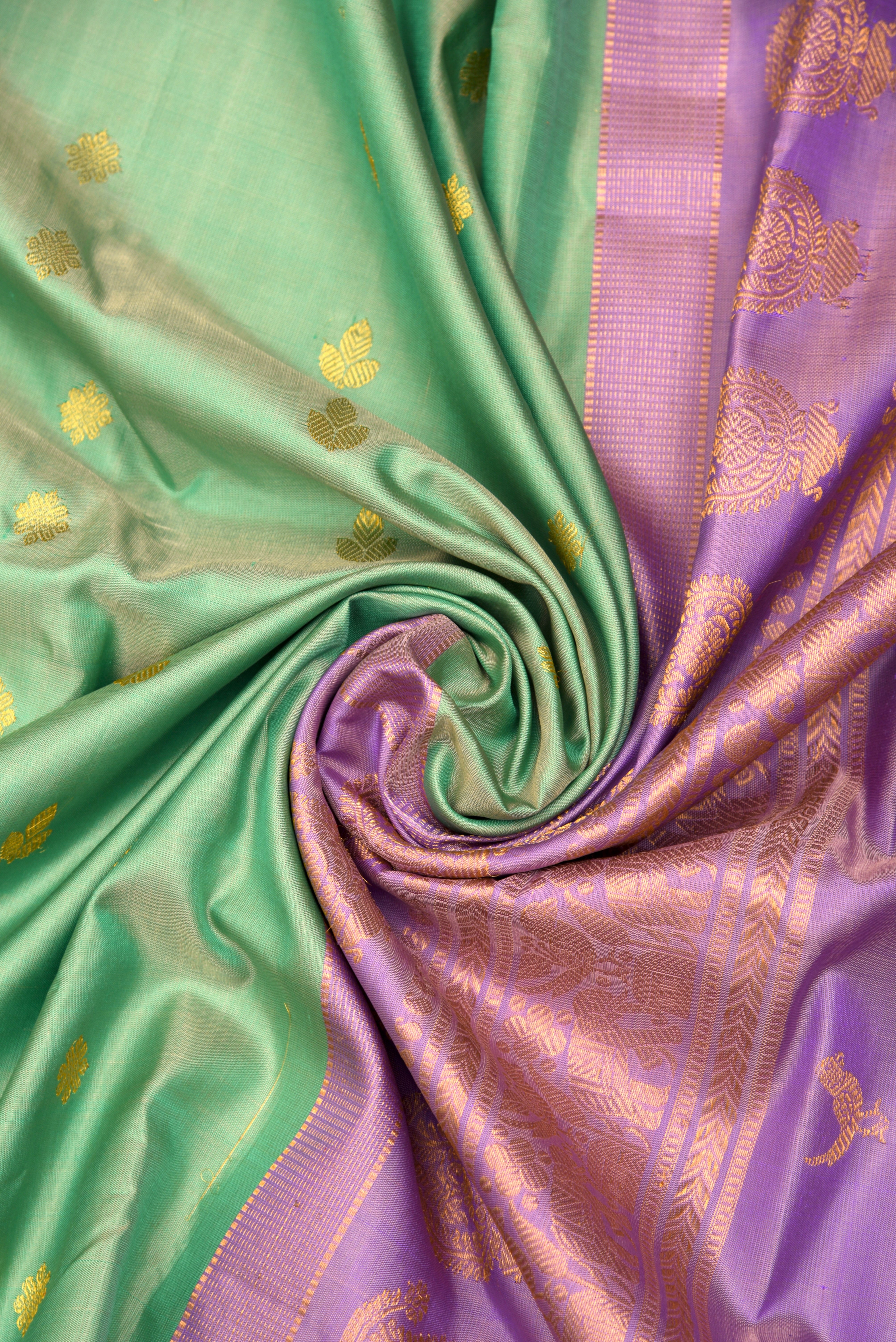 Kuttu Gadwal Pure Silk Handloom Saree