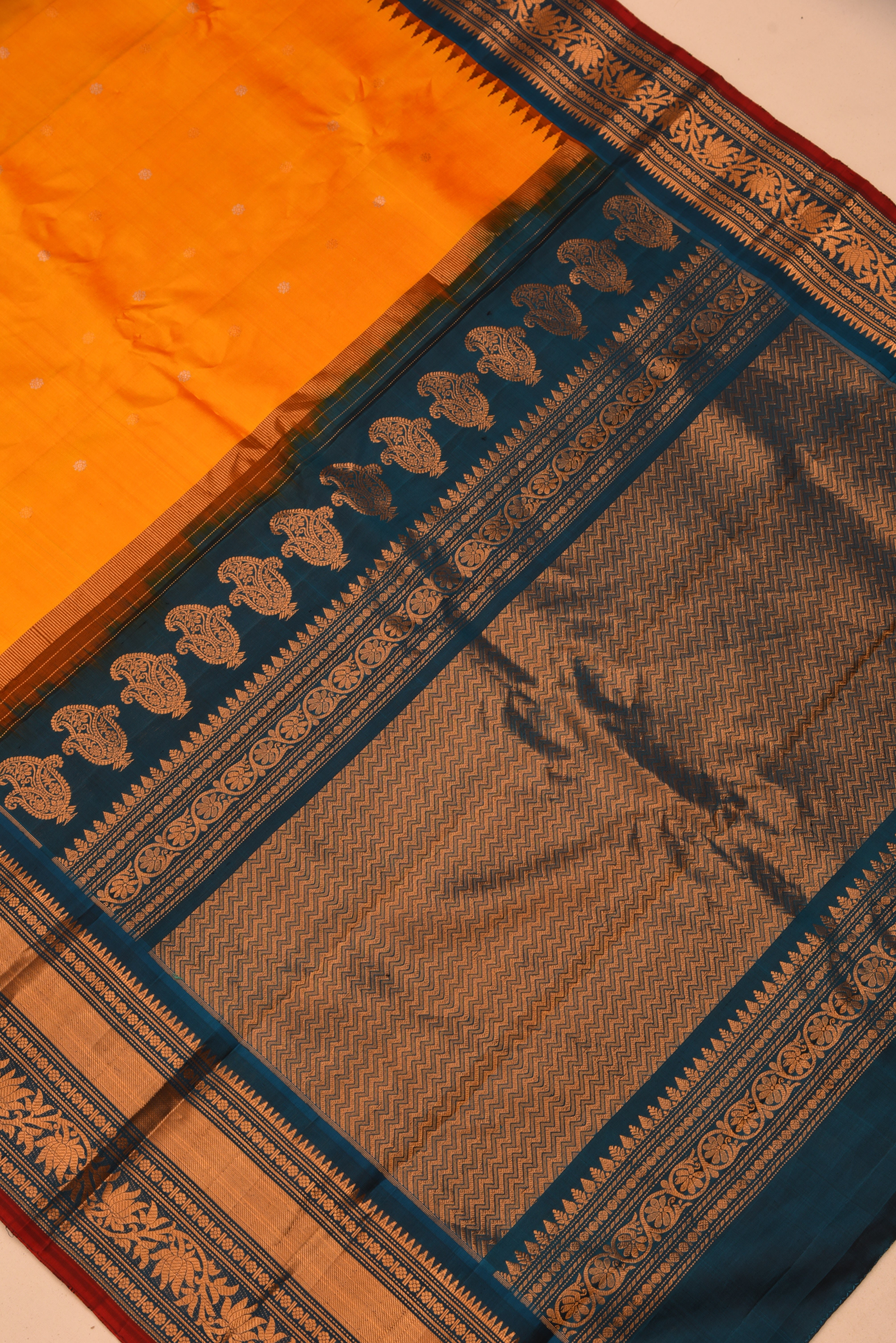 Kuttu Gadwal Pure Silk Handloom Saree