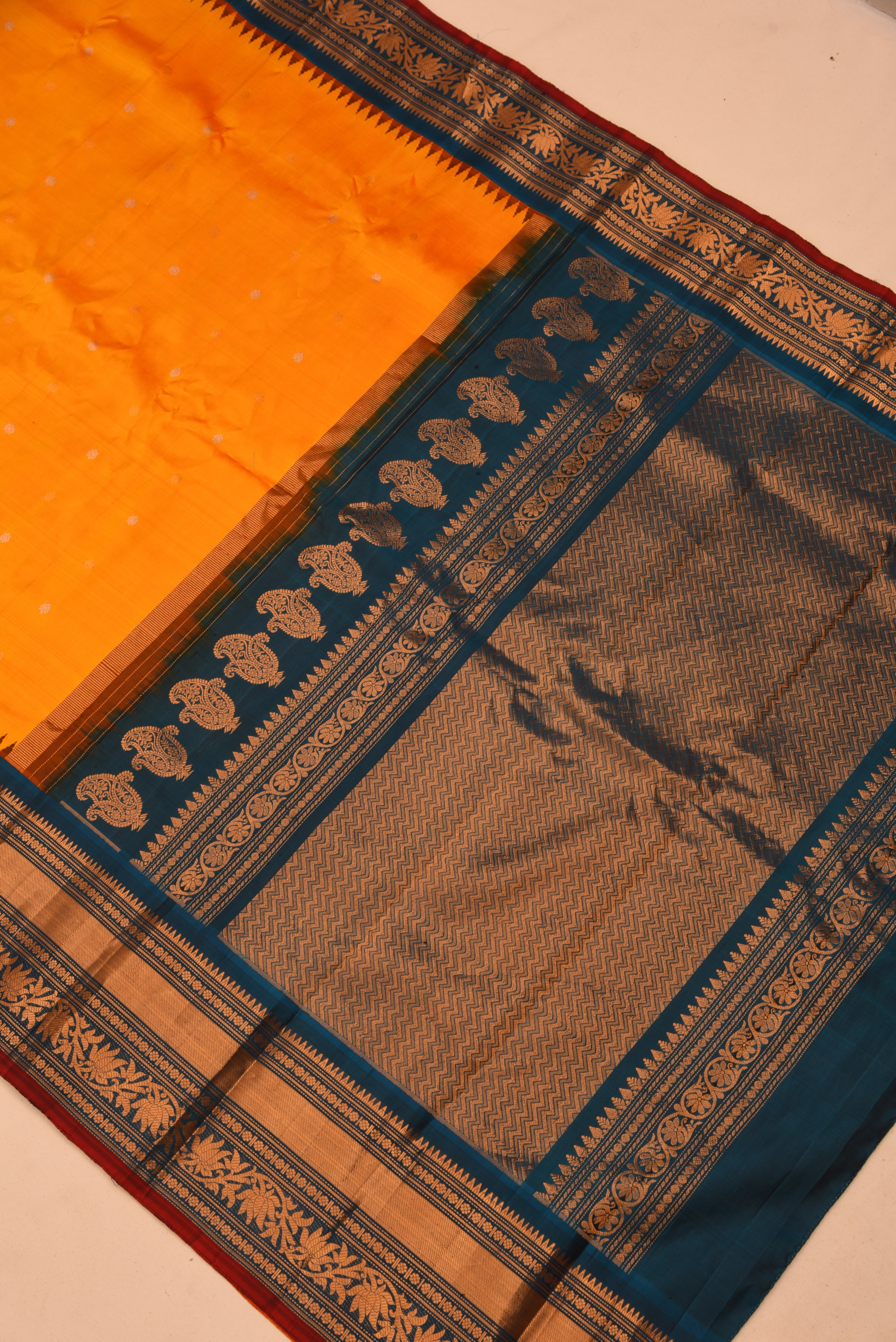 Kuttu Gadwal Pure Silk Handloom Saree