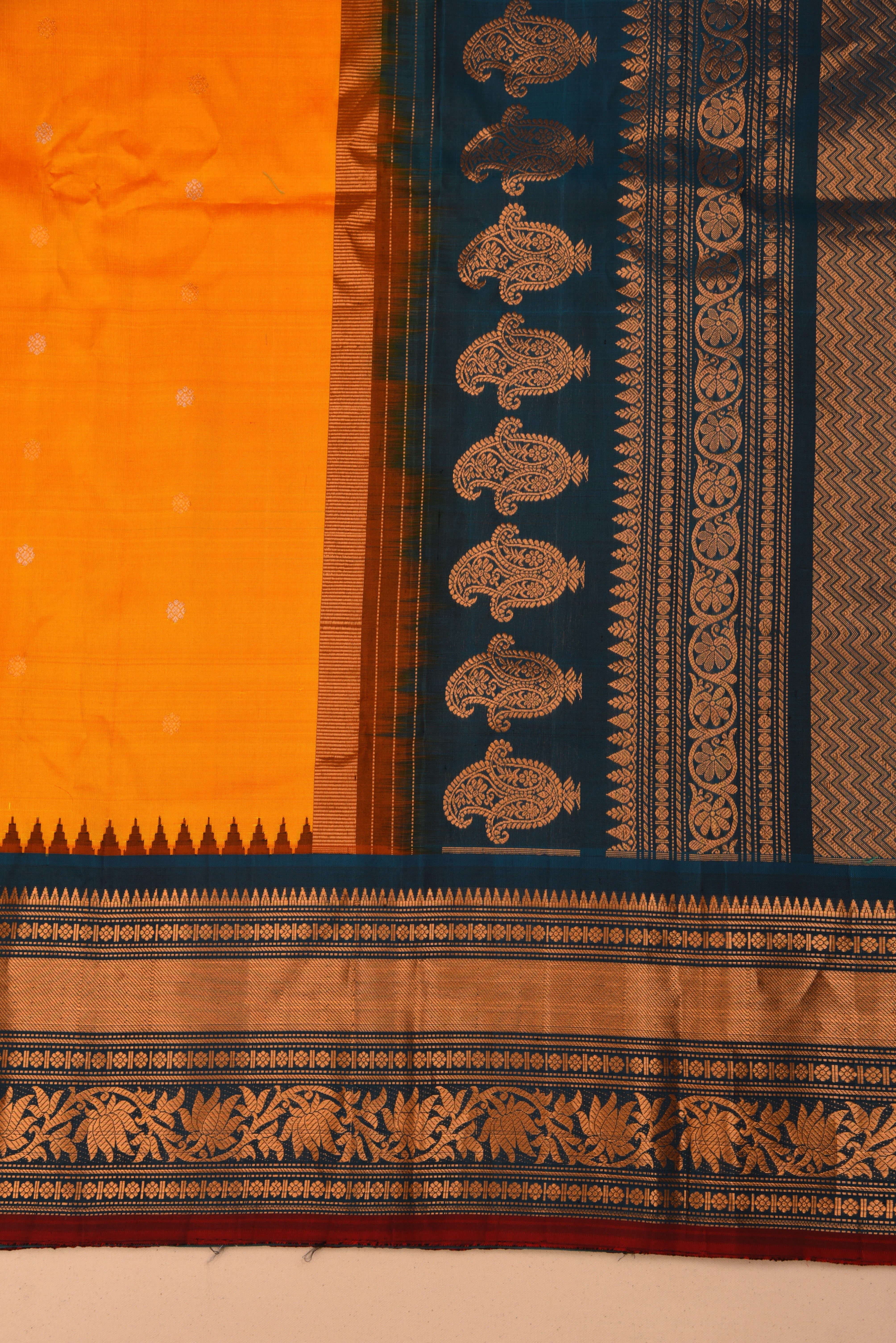 Kuttu Gadwal Pure Silk Handloom Saree
