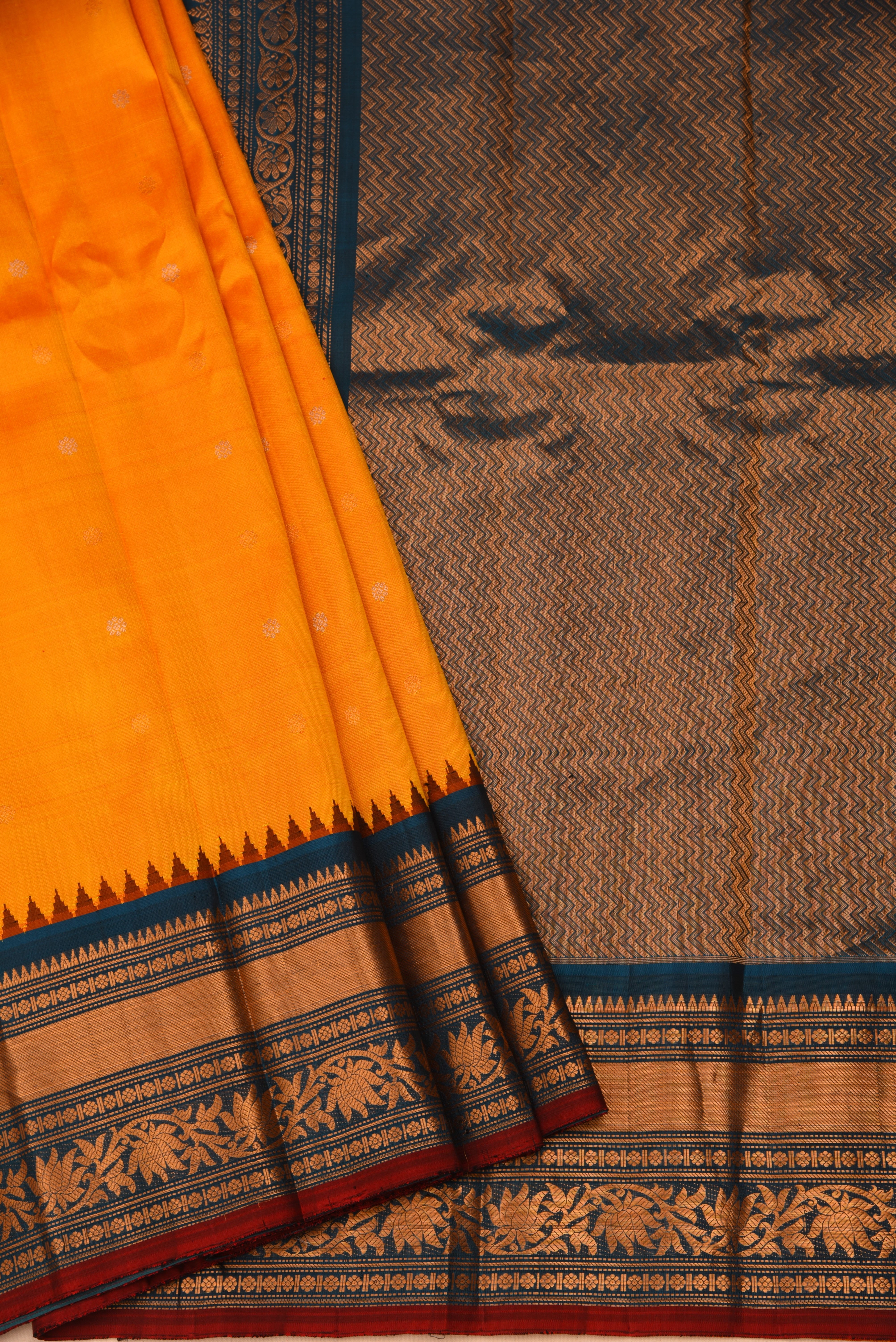 Kuttu Gadwal Pure Silk Handloom Saree