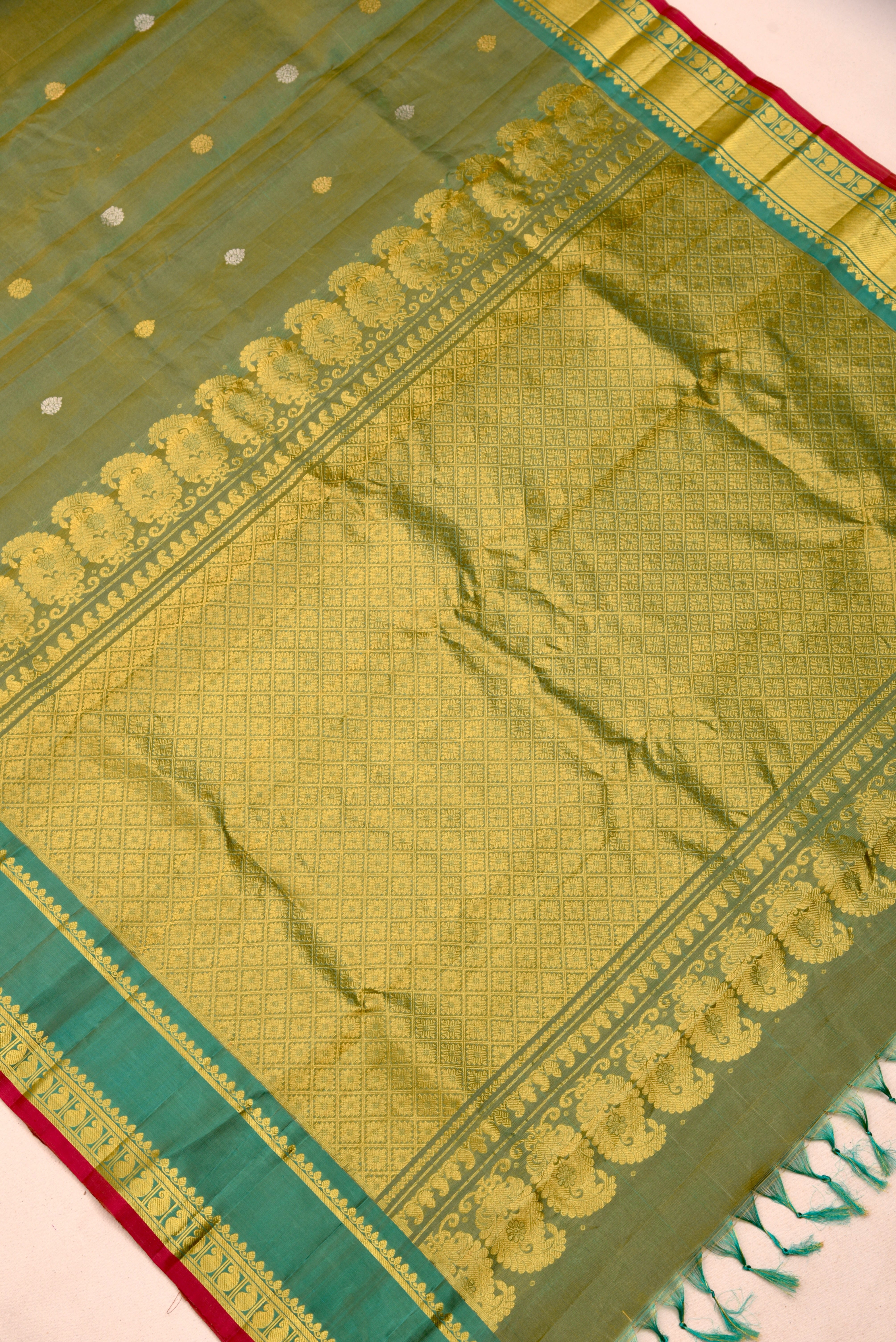 Kuttu Gadwal Pure Silk Handloom Saree