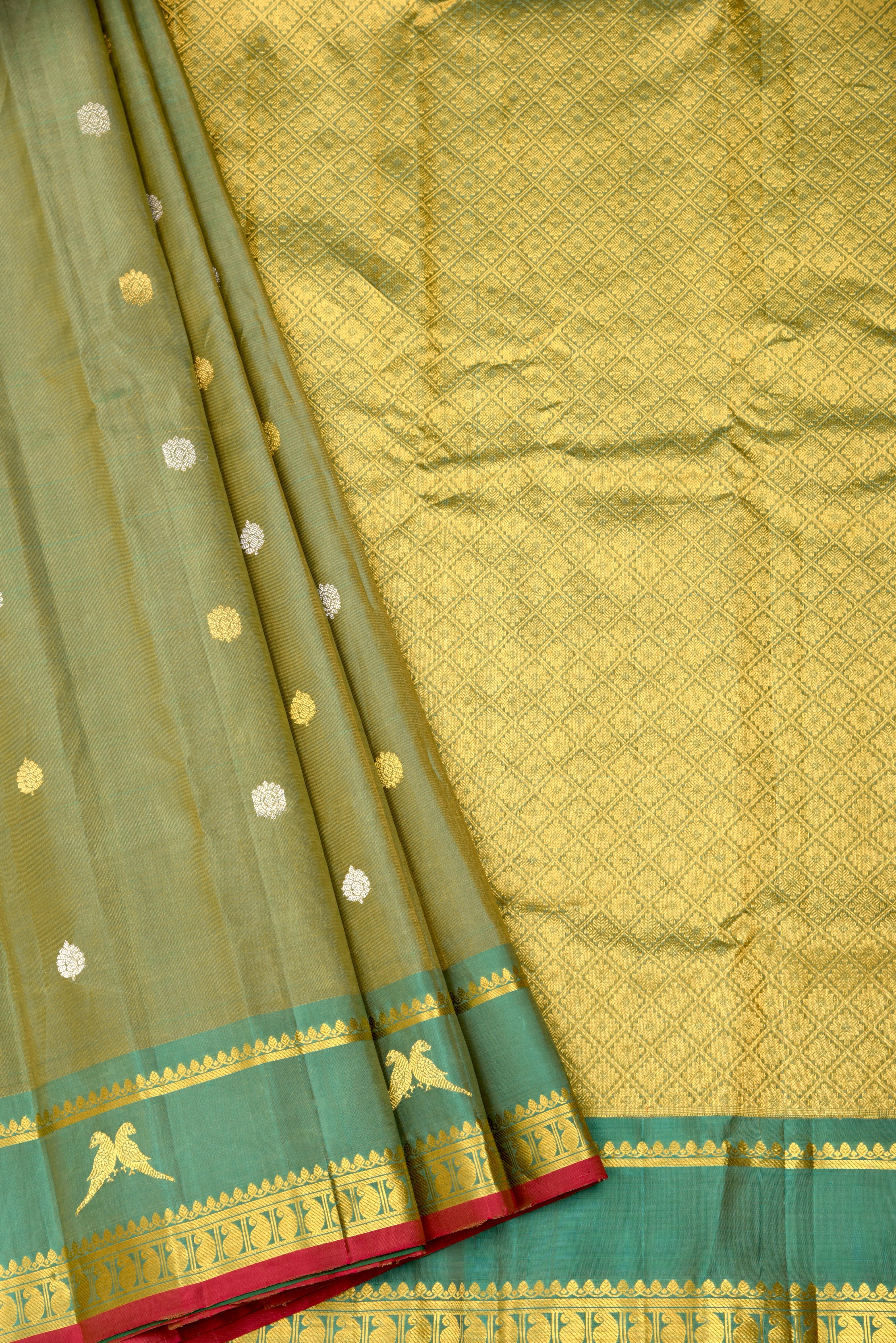 Kuttu Gadwal Pure Silk Handloom Saree