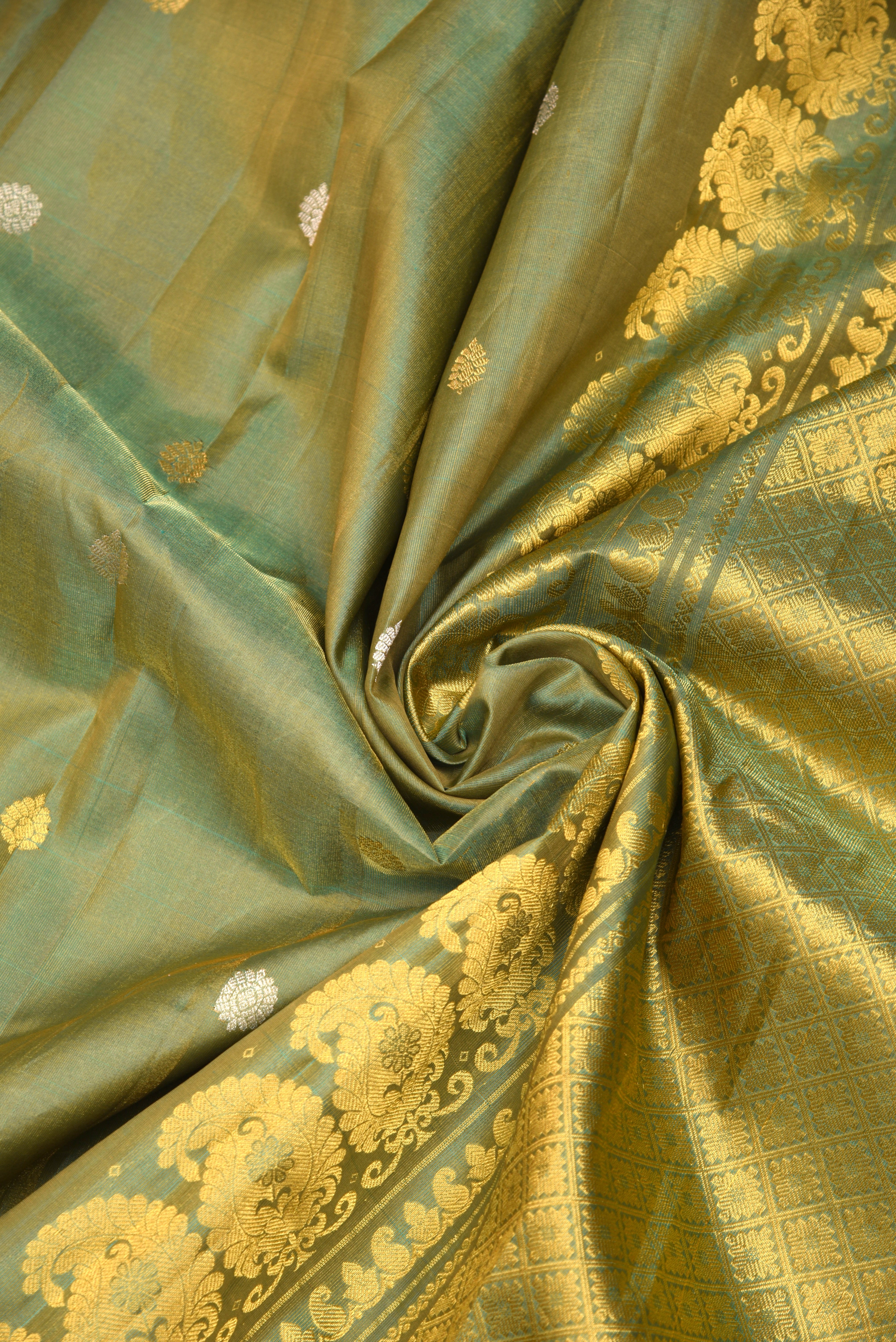 Kuttu Gadwal Pure Silk Handloom Saree