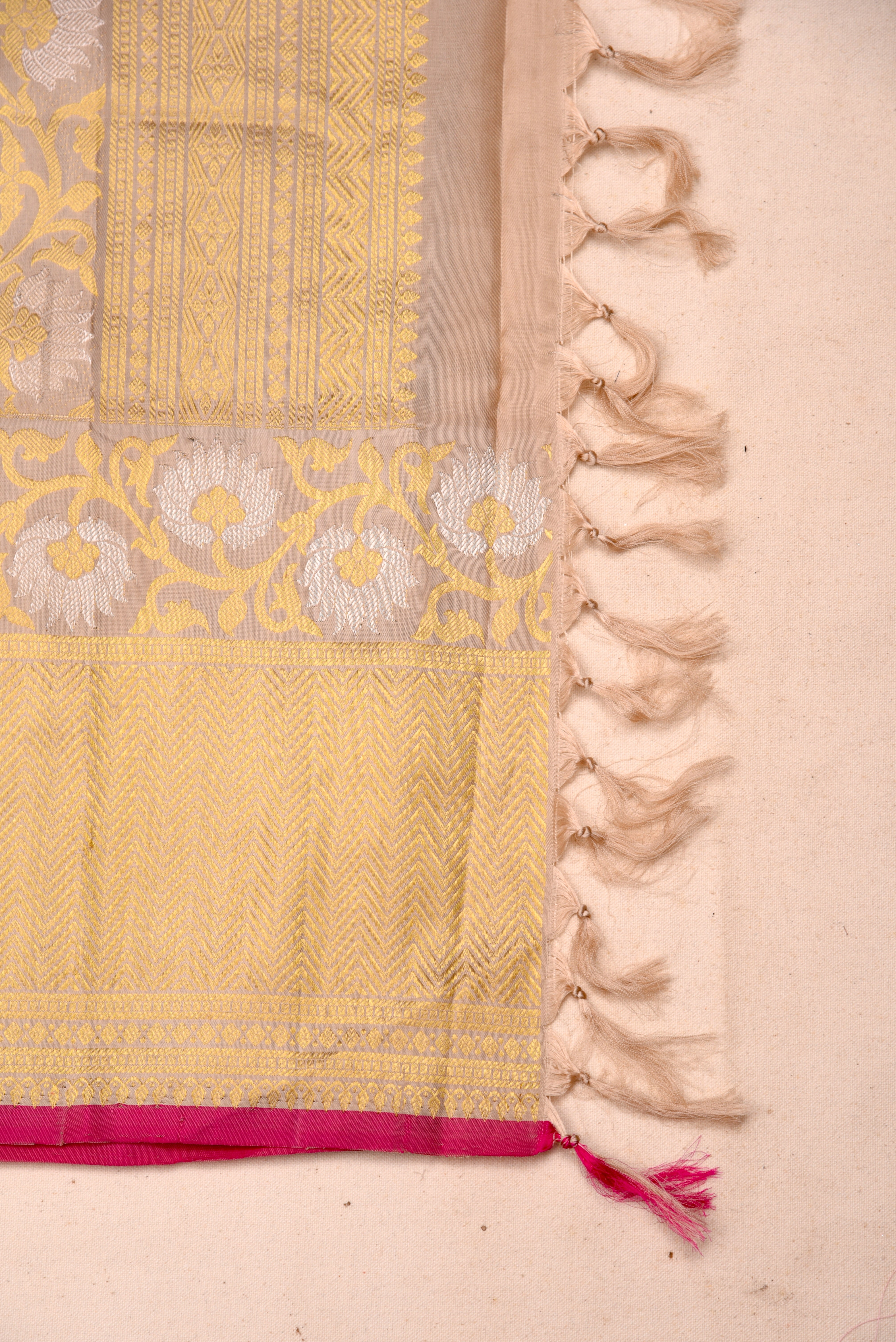Kuttu Gadwal Pure Silk Handloom Saree