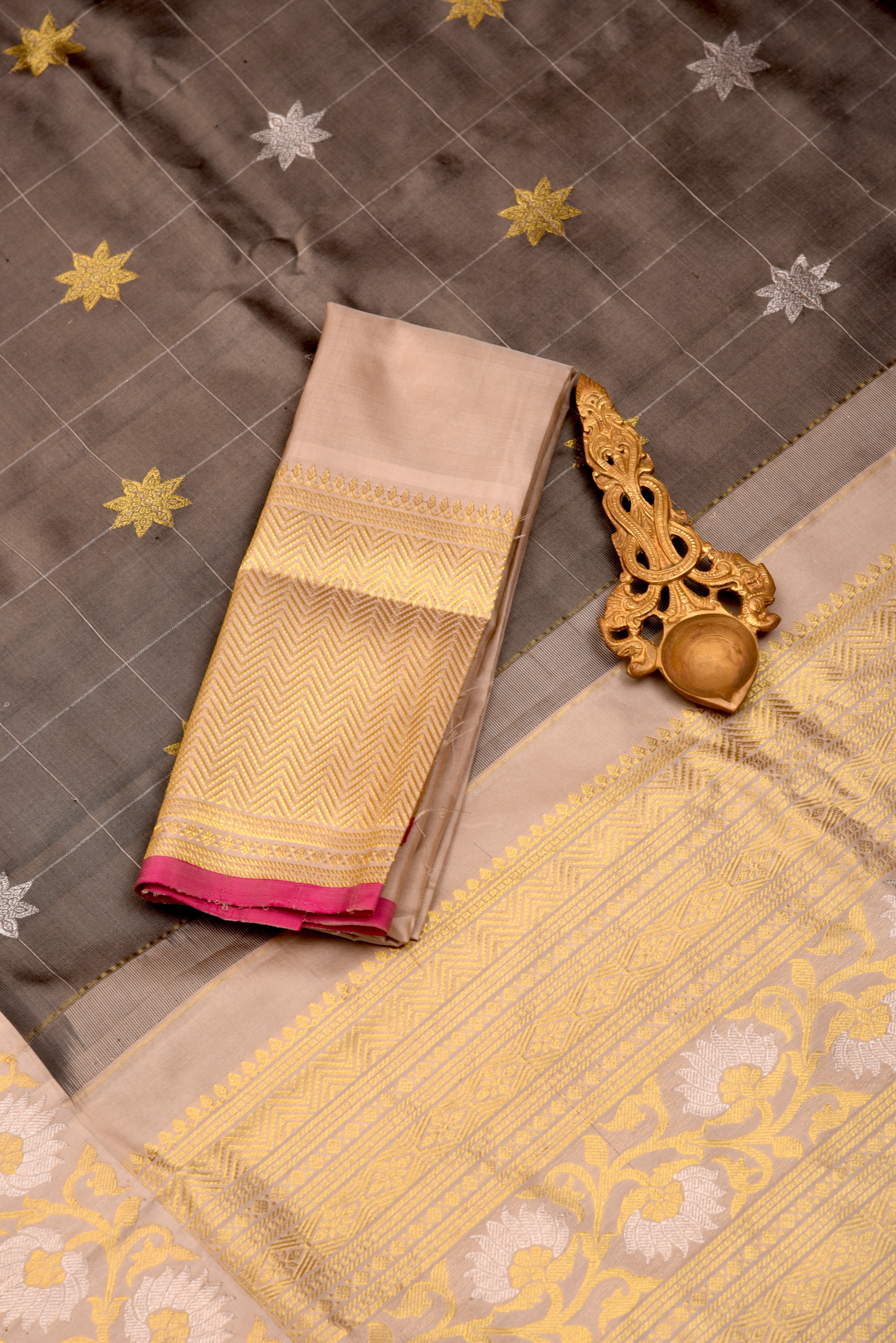 Kuttu Gadwal Pure Silk Handloom Saree