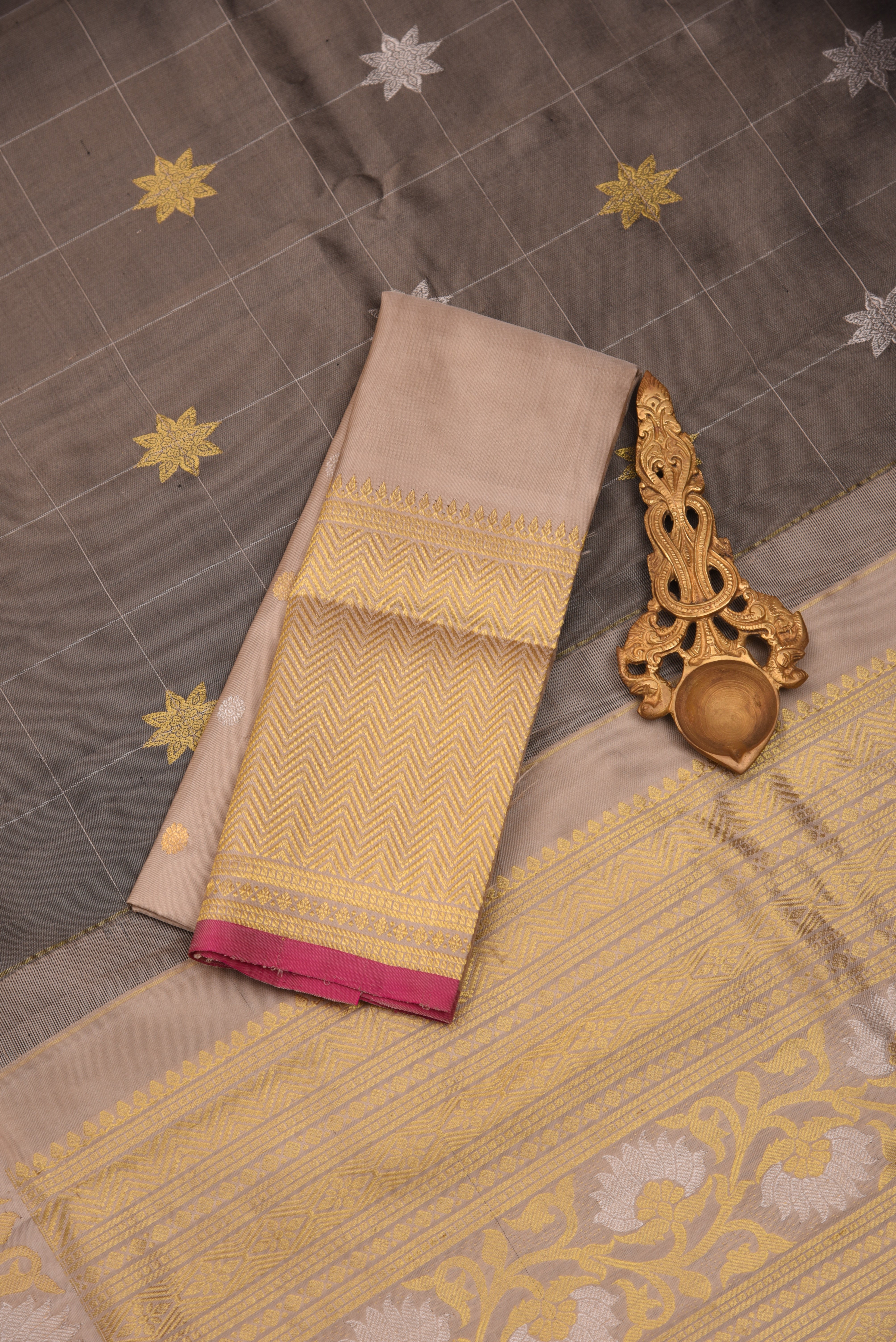 Kuttu Gadwal Pure Silk Handloom Saree