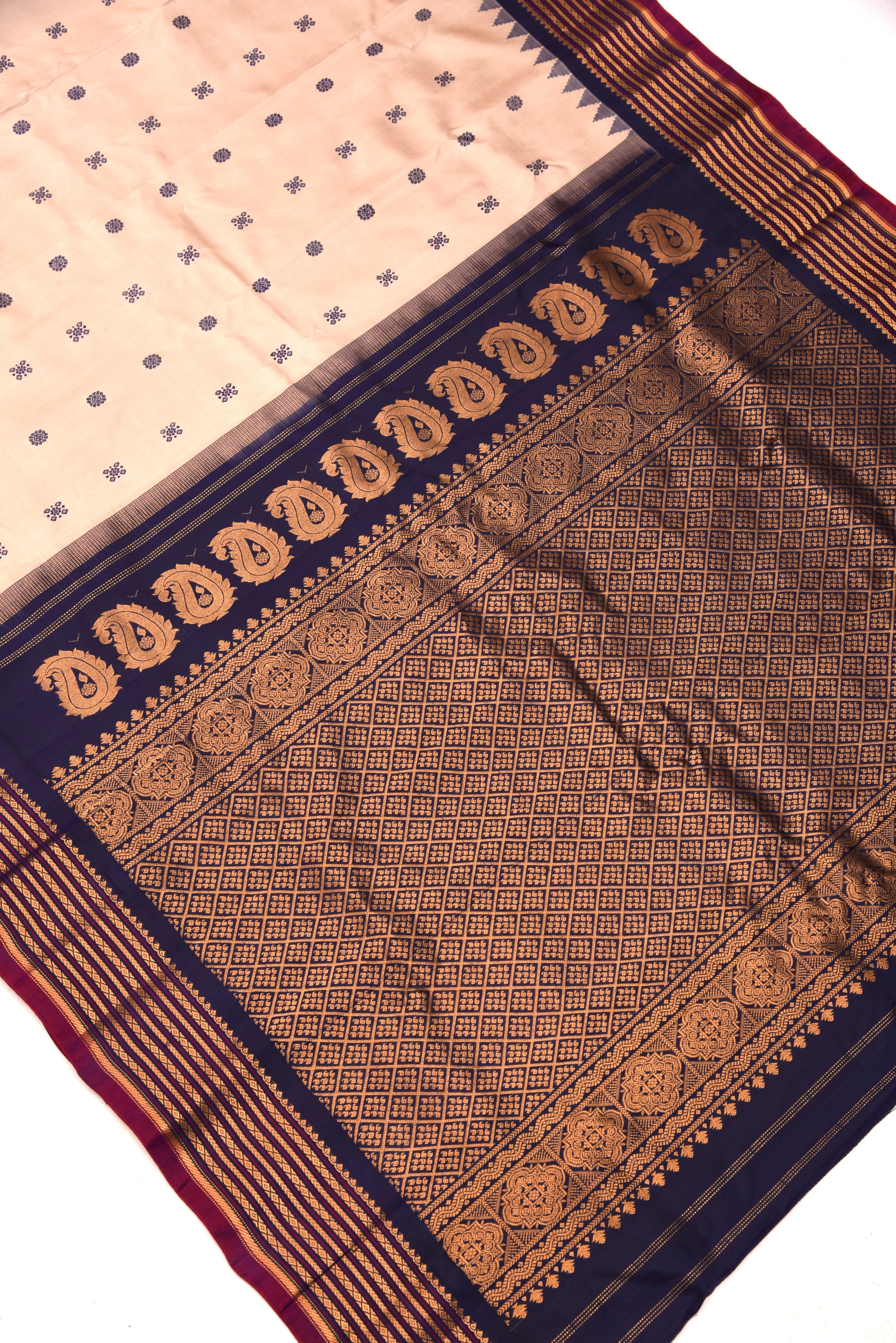 Kuttu Gadwal Pure Silk Handloom Saree