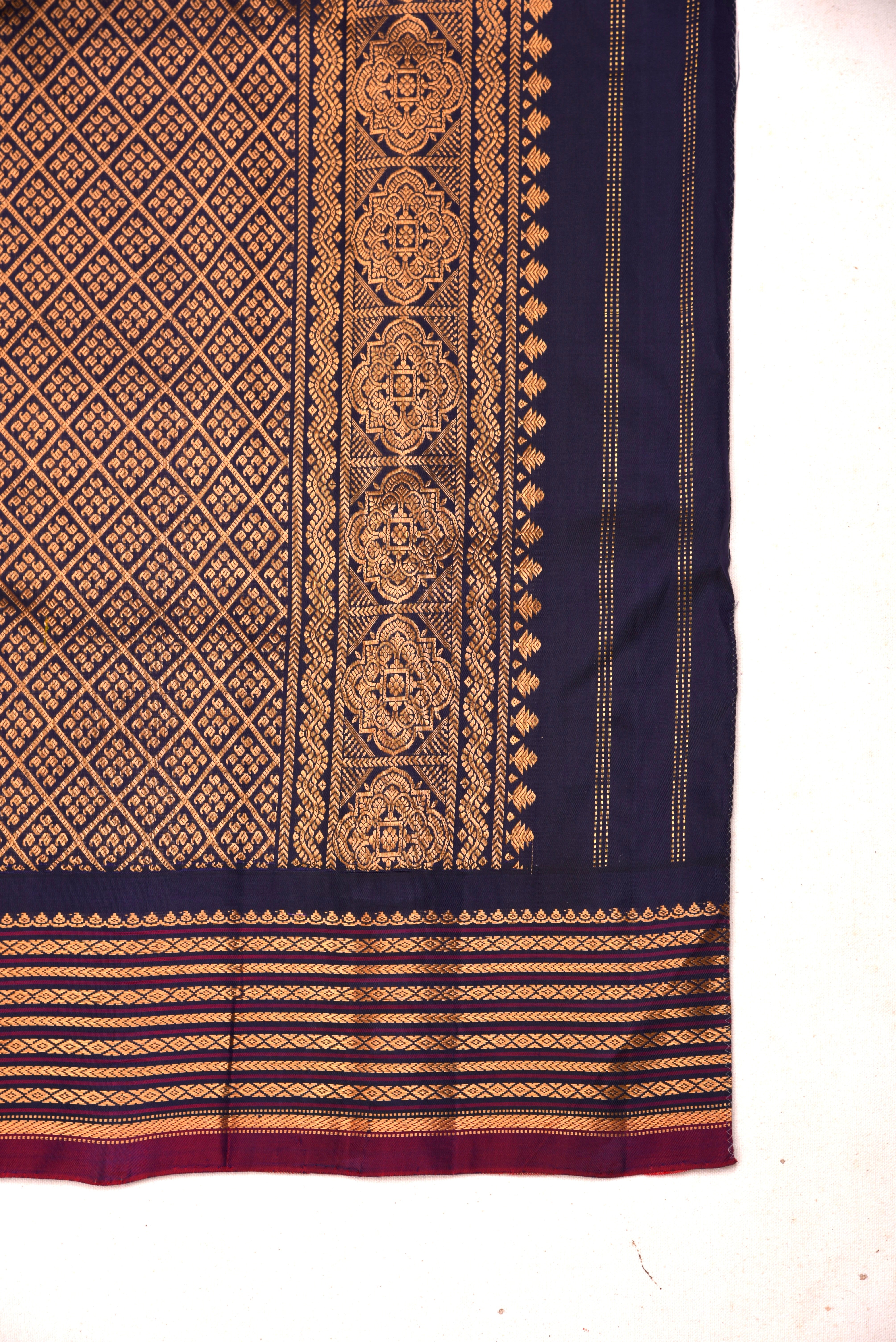 Kuttu Gadwal Pure Silk Handloom Saree