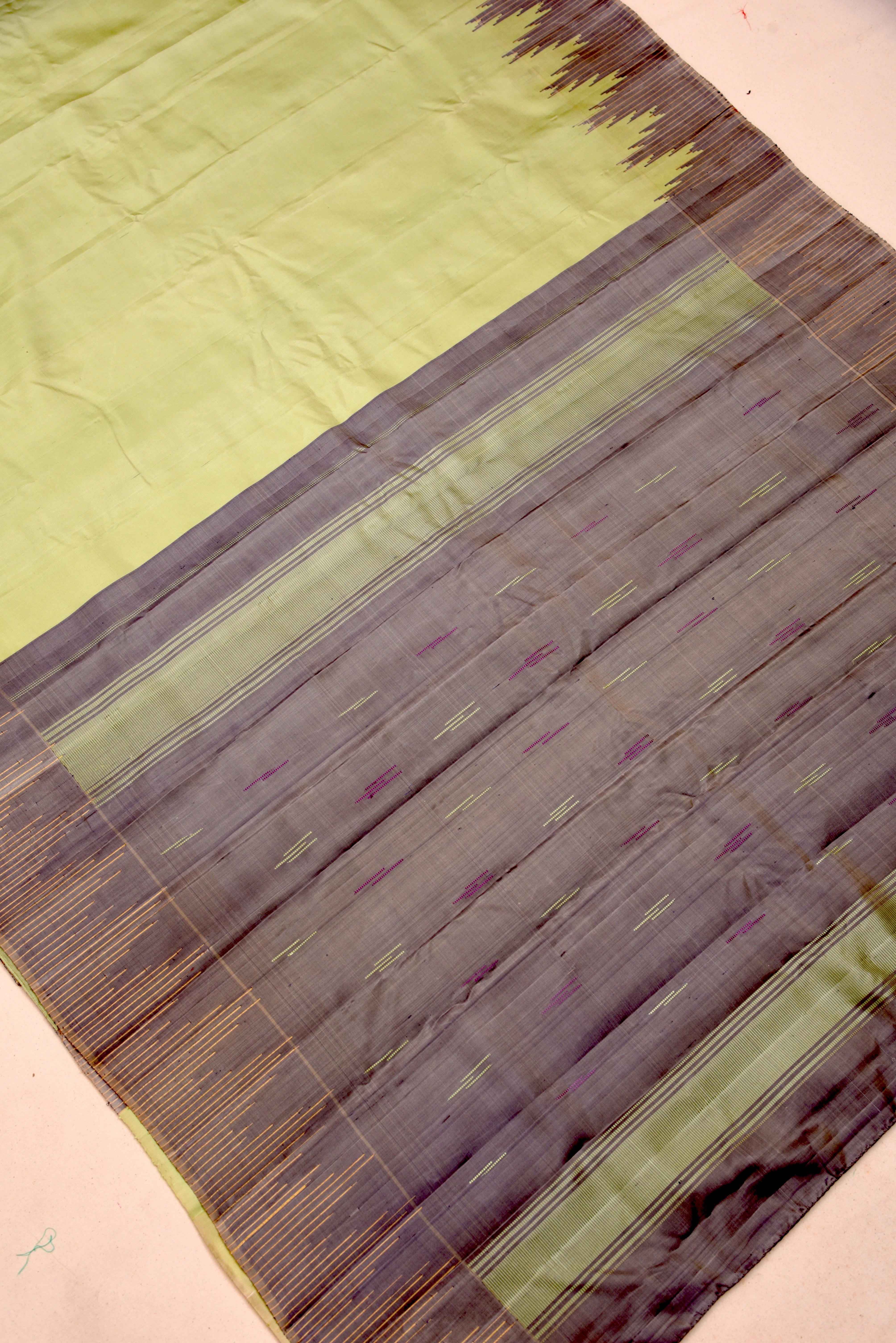 Kuttu Gadwal Pure Silk Handloom Saree