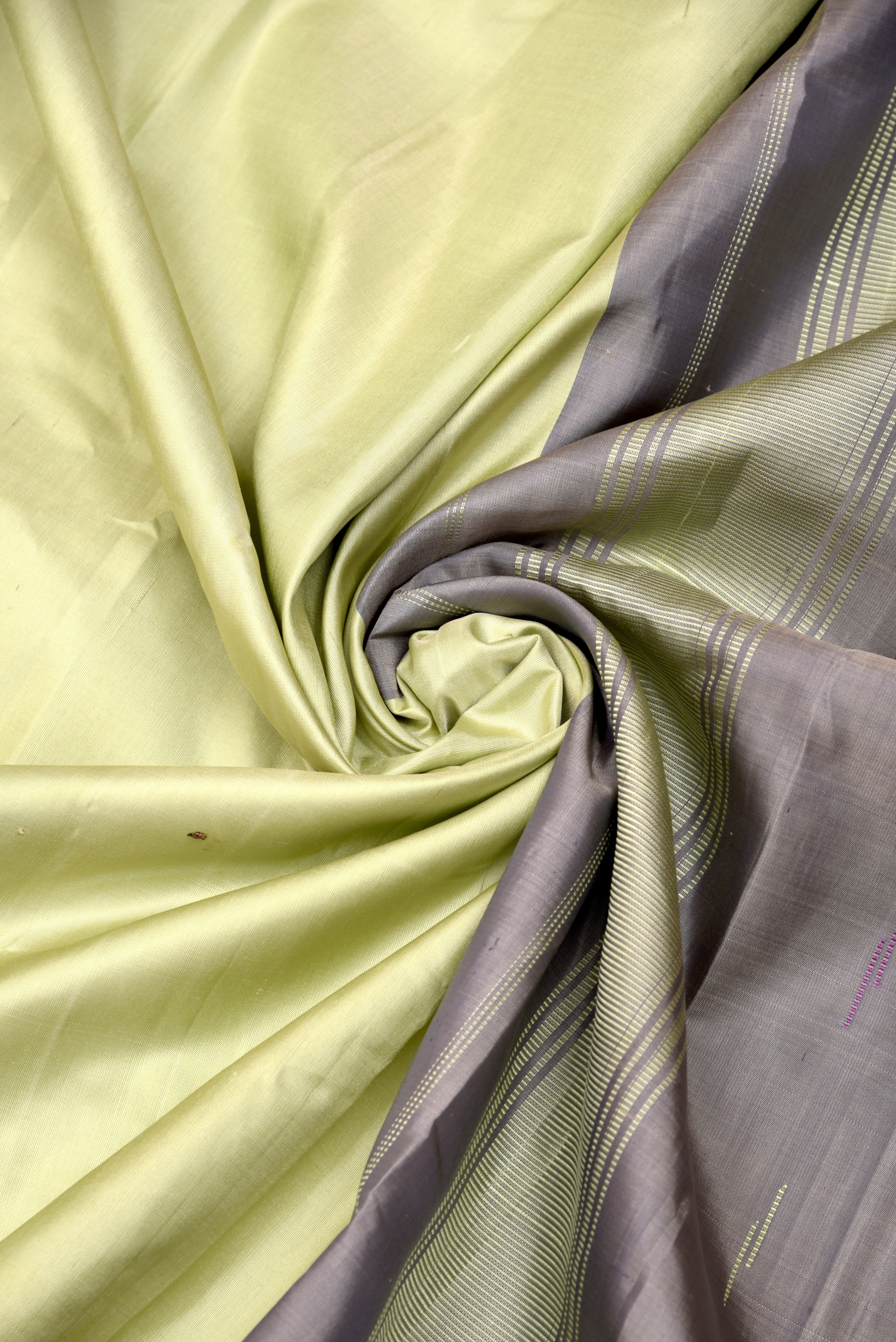 Kuttu Gadwal Pure Silk Handloom Saree