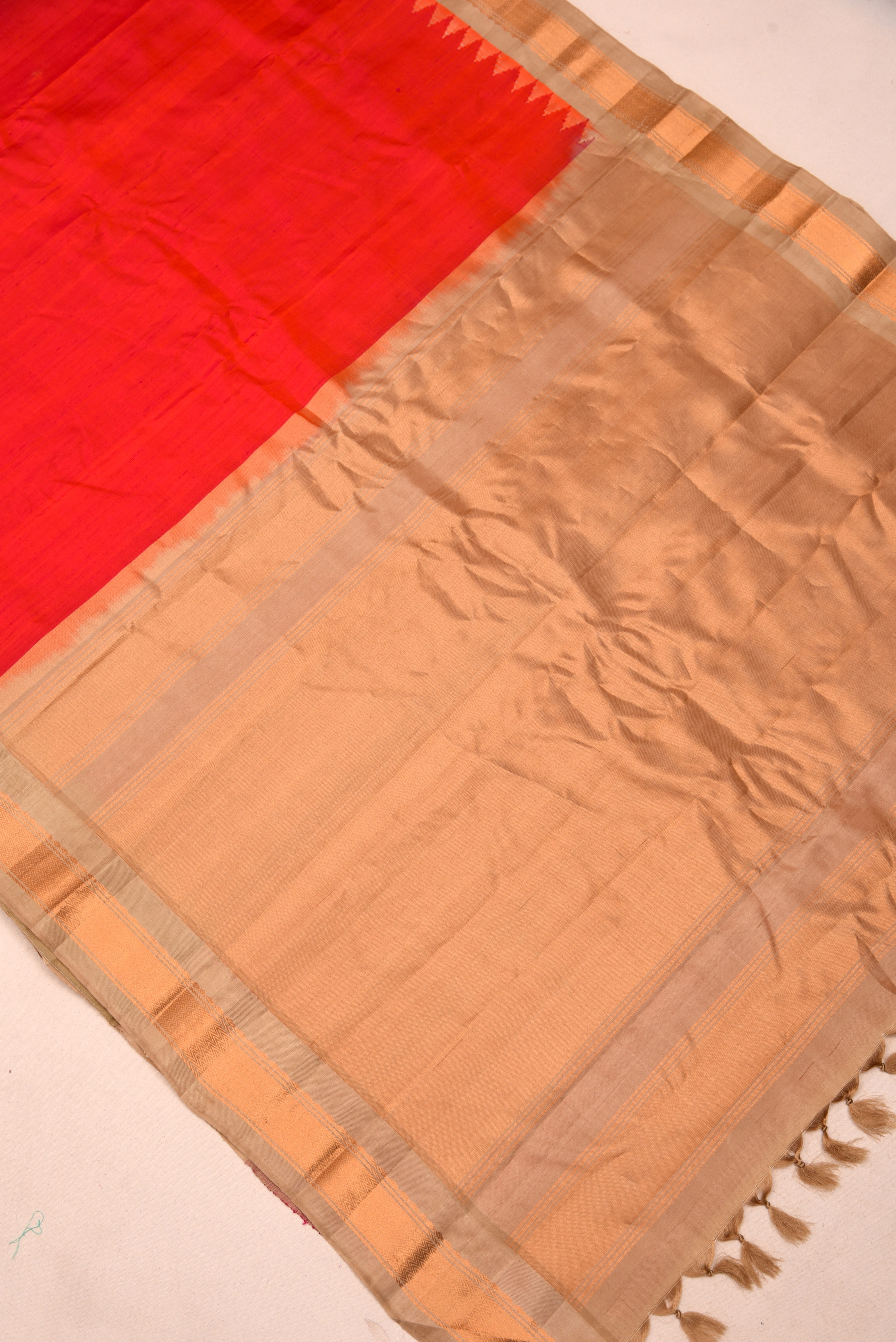 Kuttu Gadwal Silk Handloom Saree