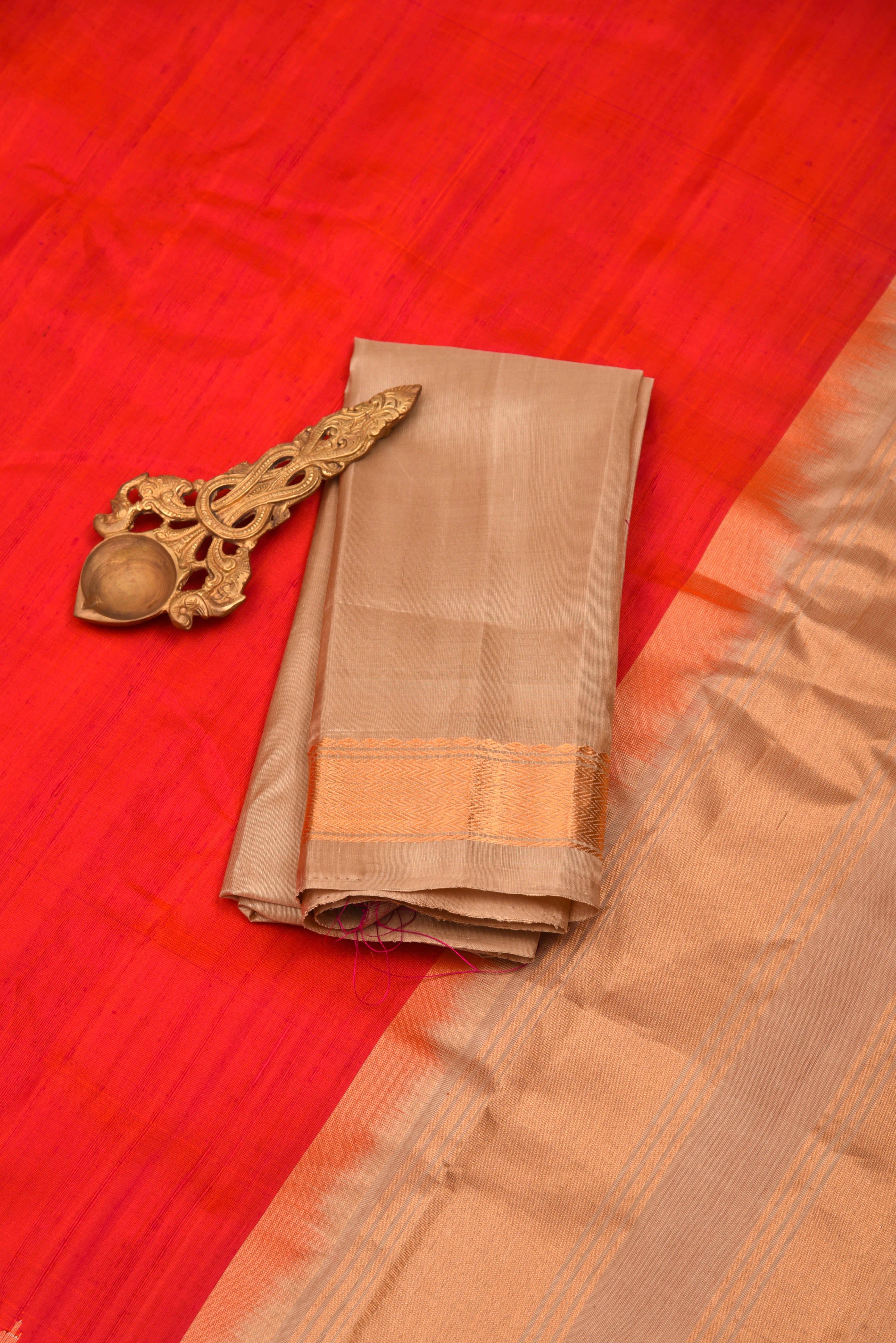 Kuttu Gadwal Silk Handloom Saree