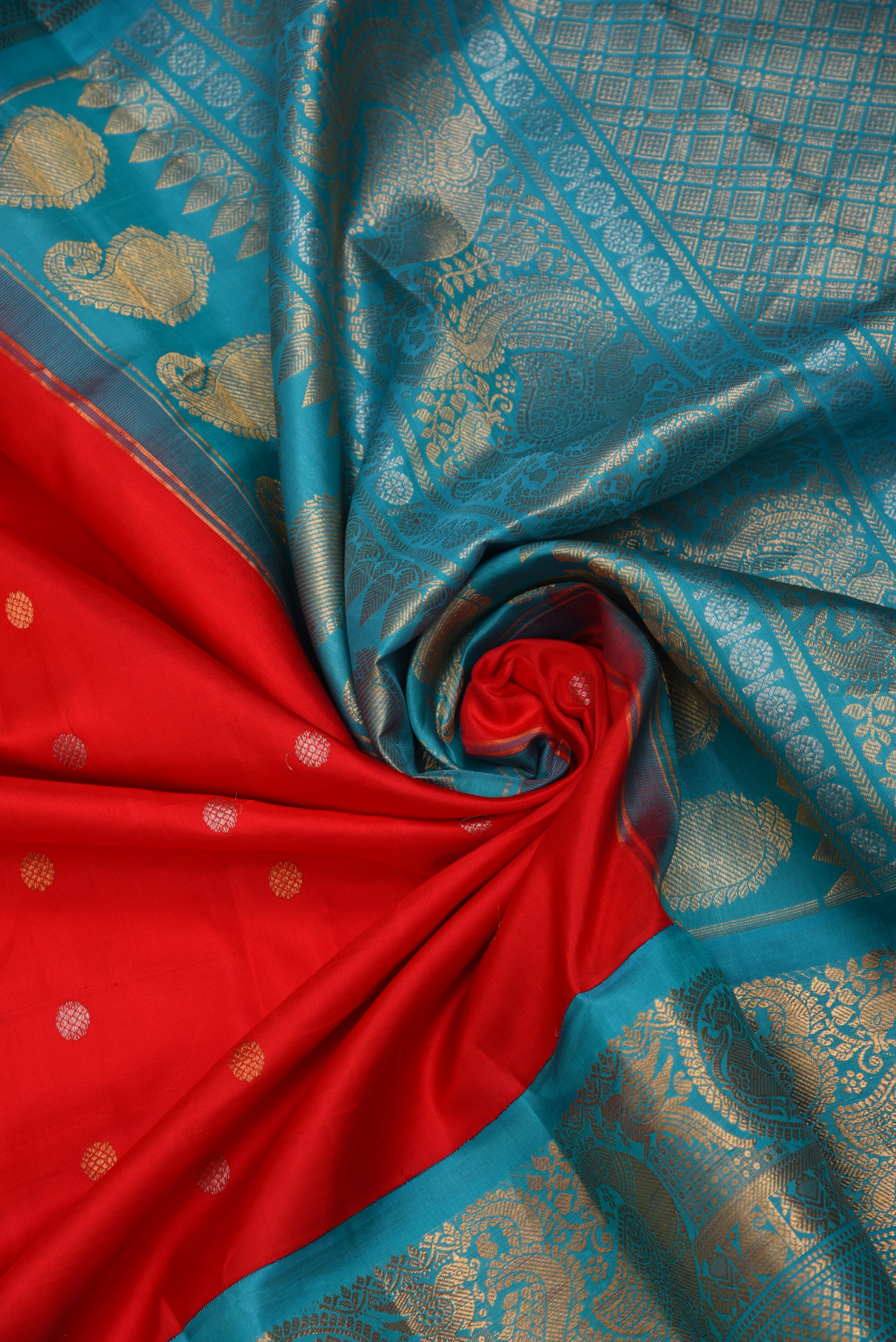 Kuttu Gadwal Pure Silk Handloom Saree