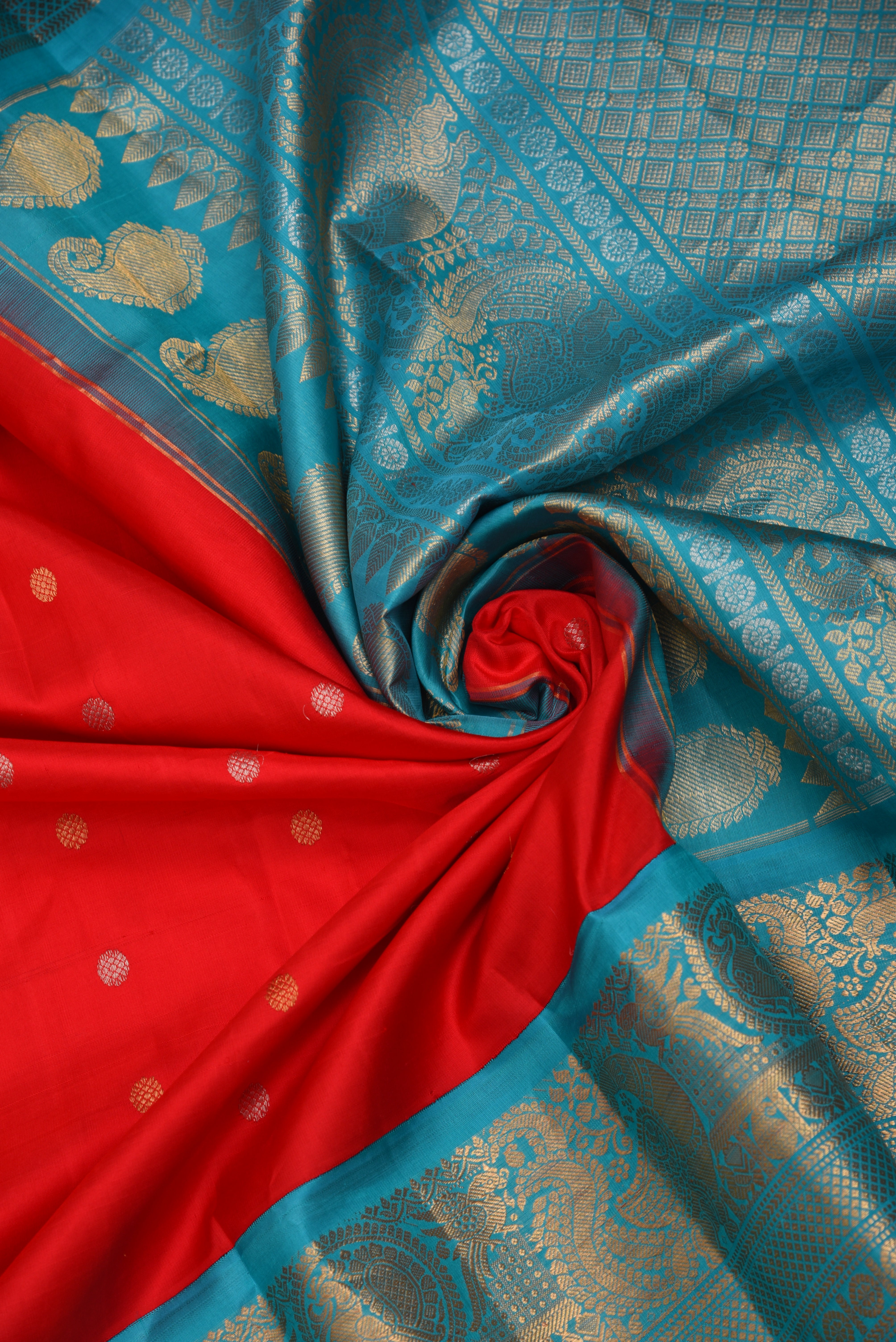 Kuttu Gadwal Pure Silk Handloom Saree