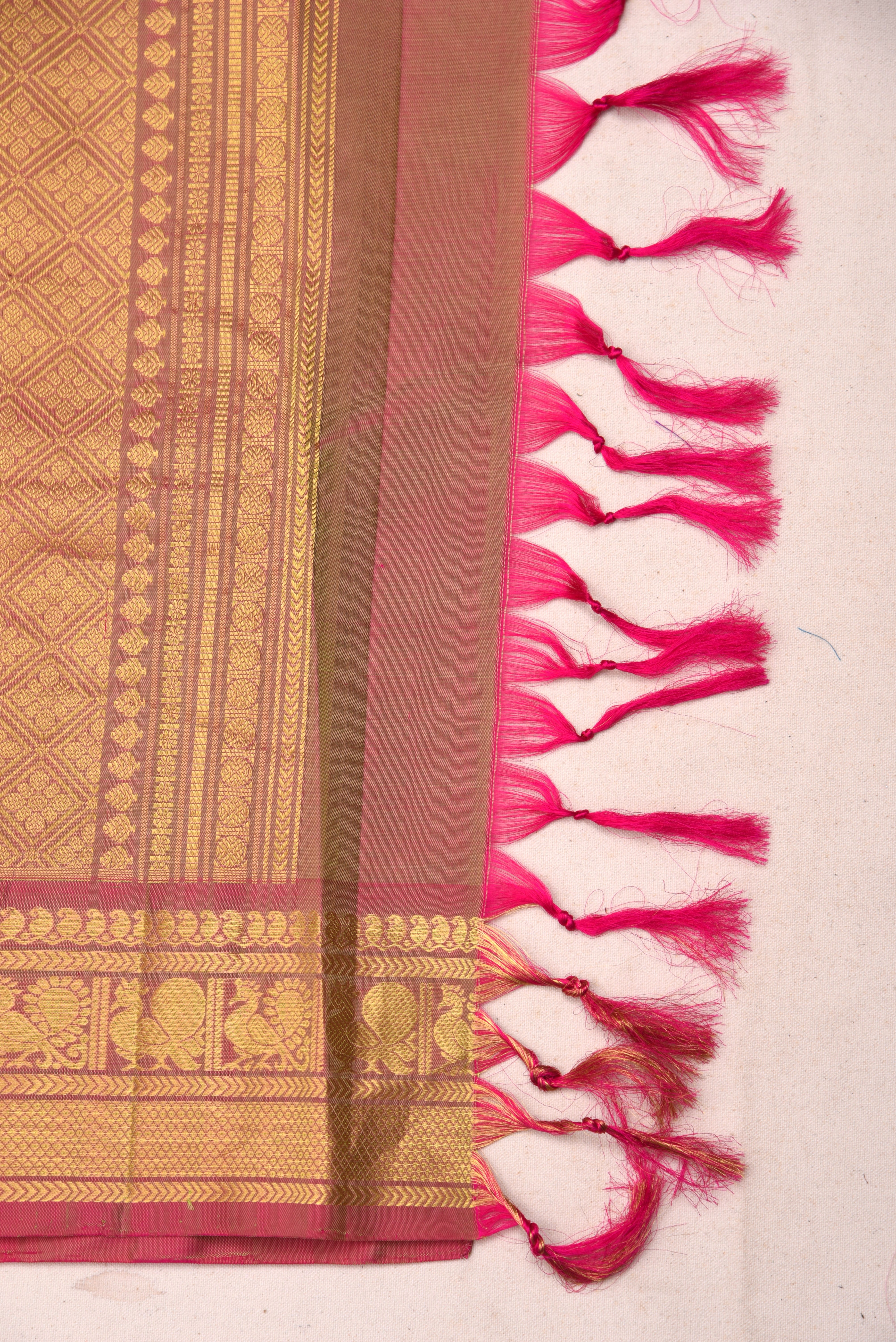 Kuttu Gadwal Pure Silk Handloom Saree