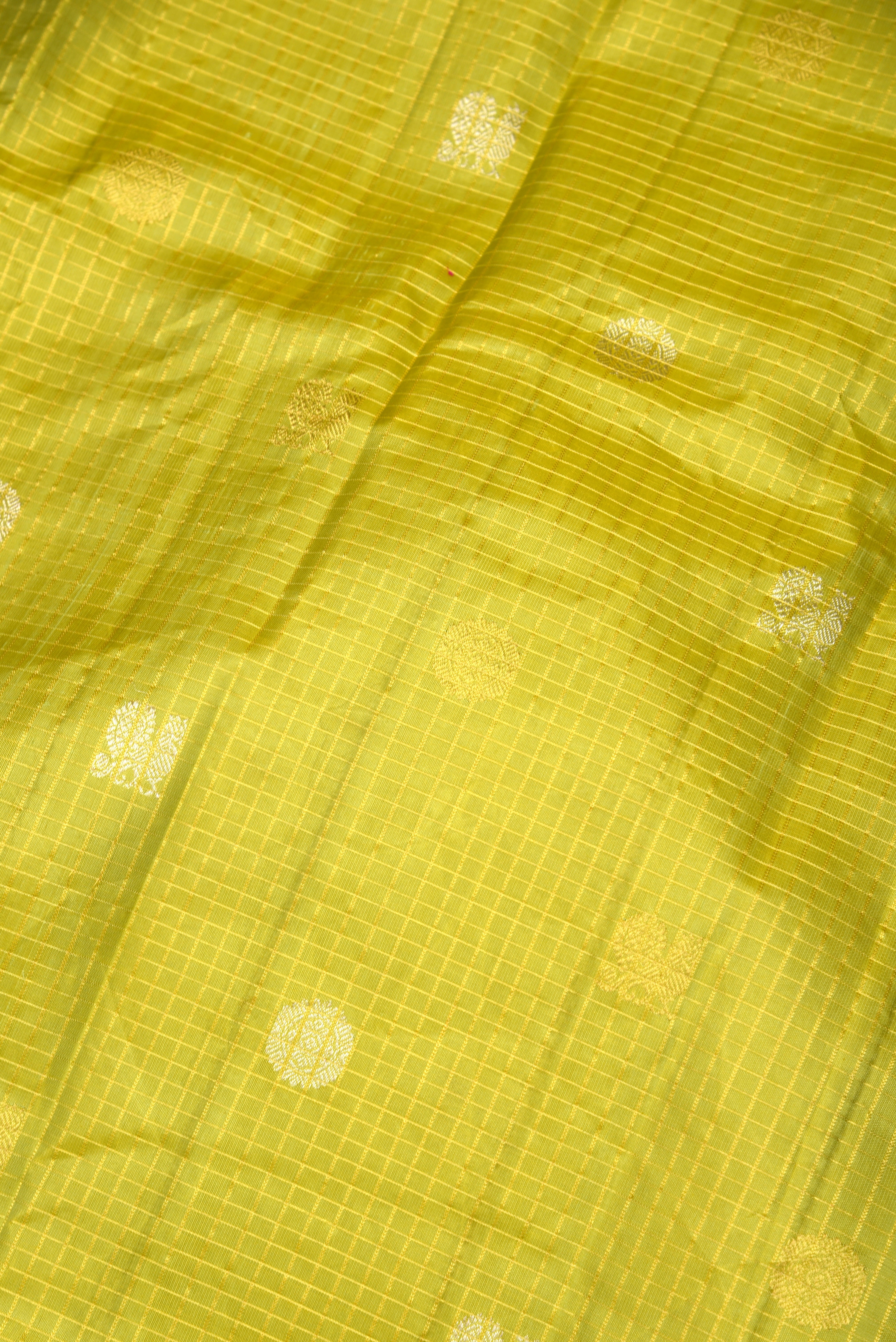 Kuttu Gadwal Pure Silk Handloom Saree
