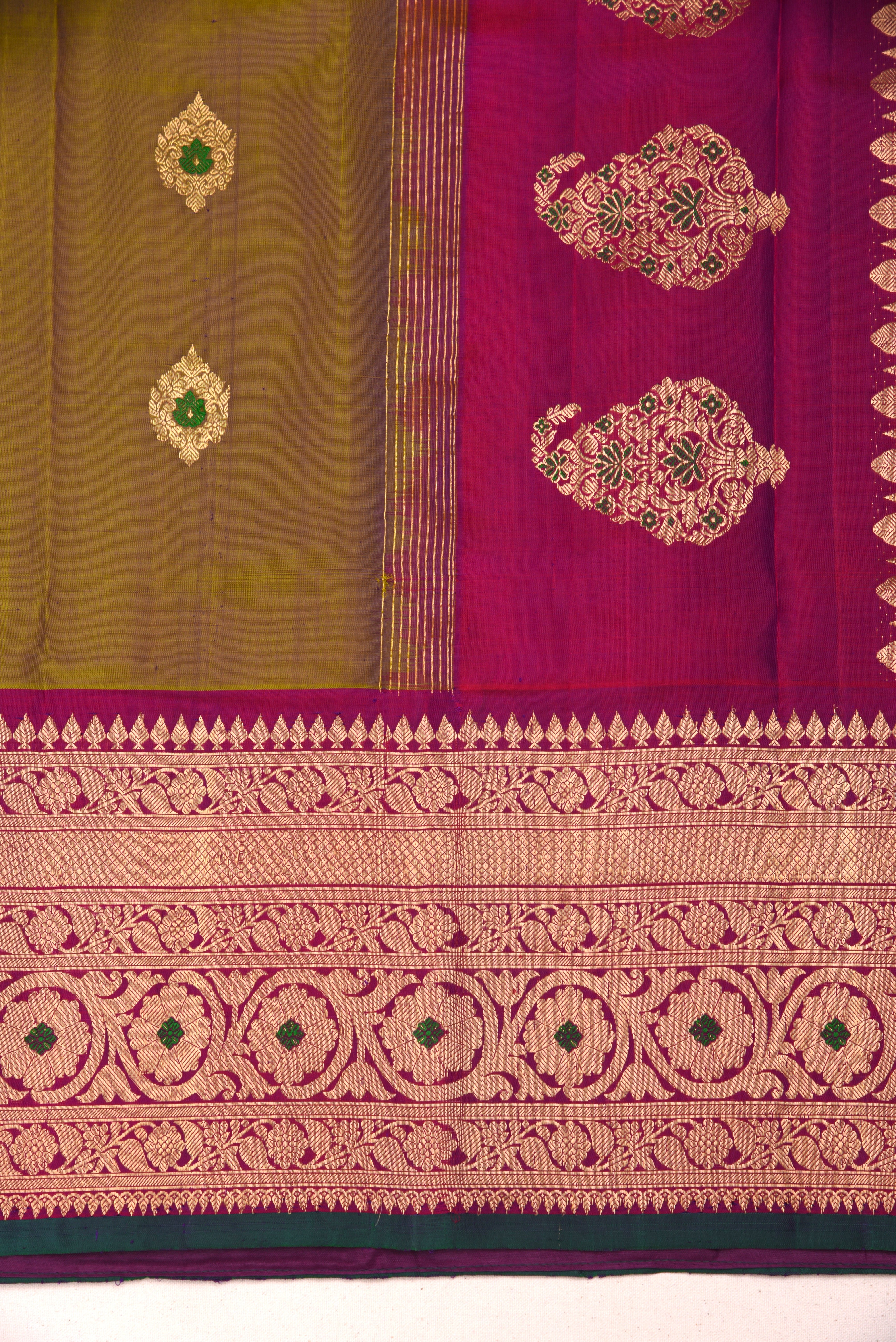 Kuttu Gadwal Pure Silk Handloom Saree
