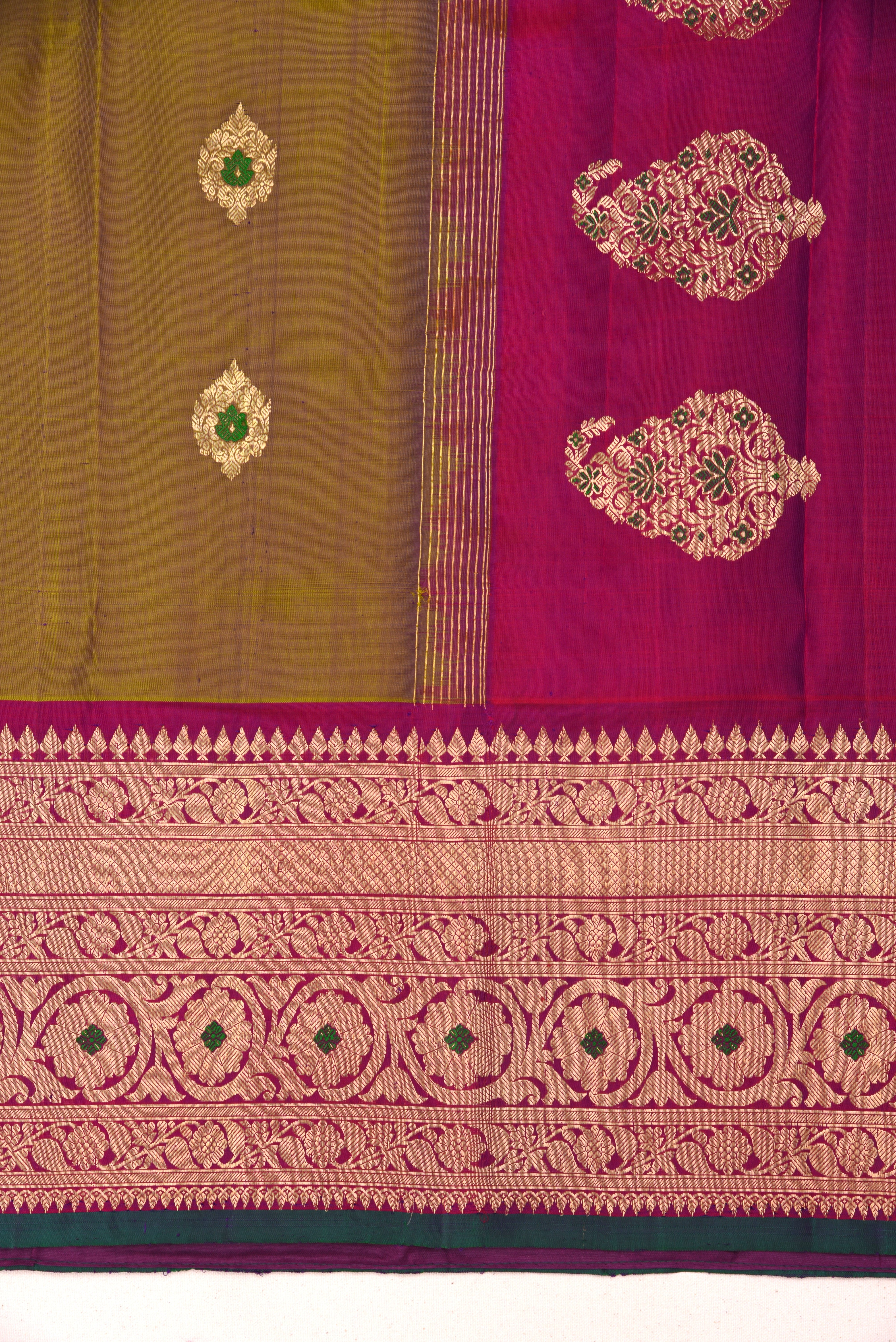 Kuttu Gadwal Pure Silk Handloom Saree