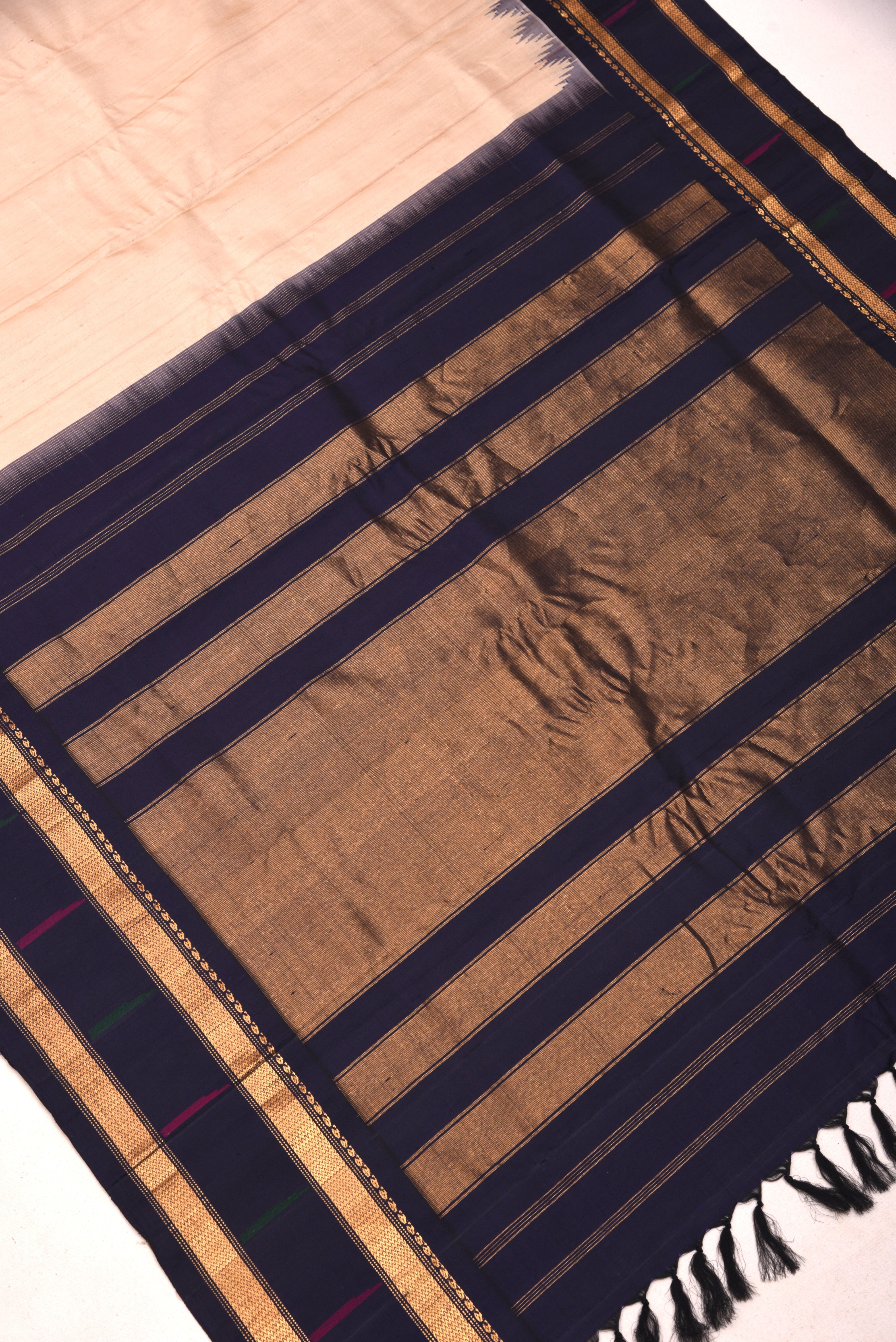 Kuttu Gadwal Silk Handloom Saree