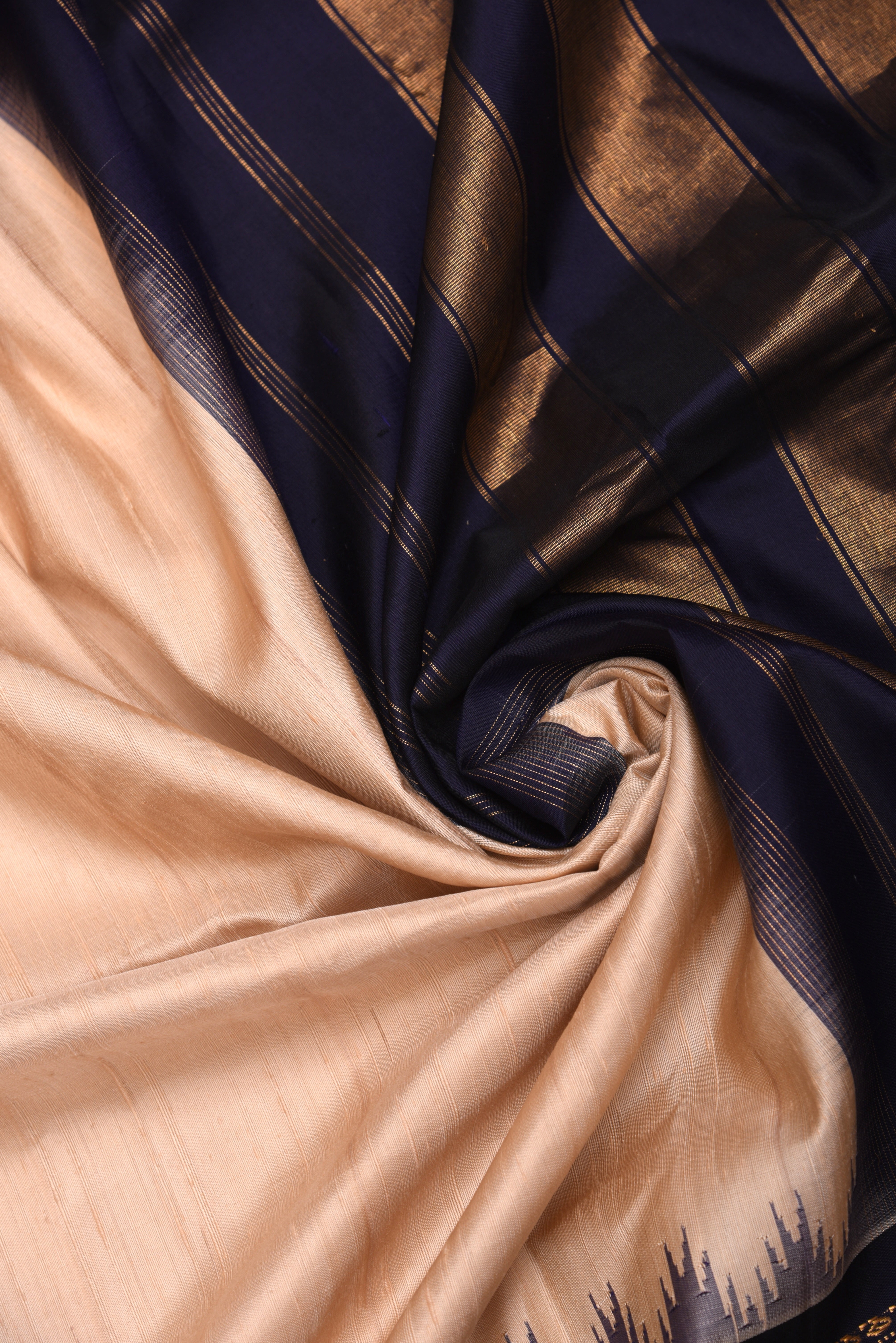 Kuttu Gadwal Silk Handloom Saree