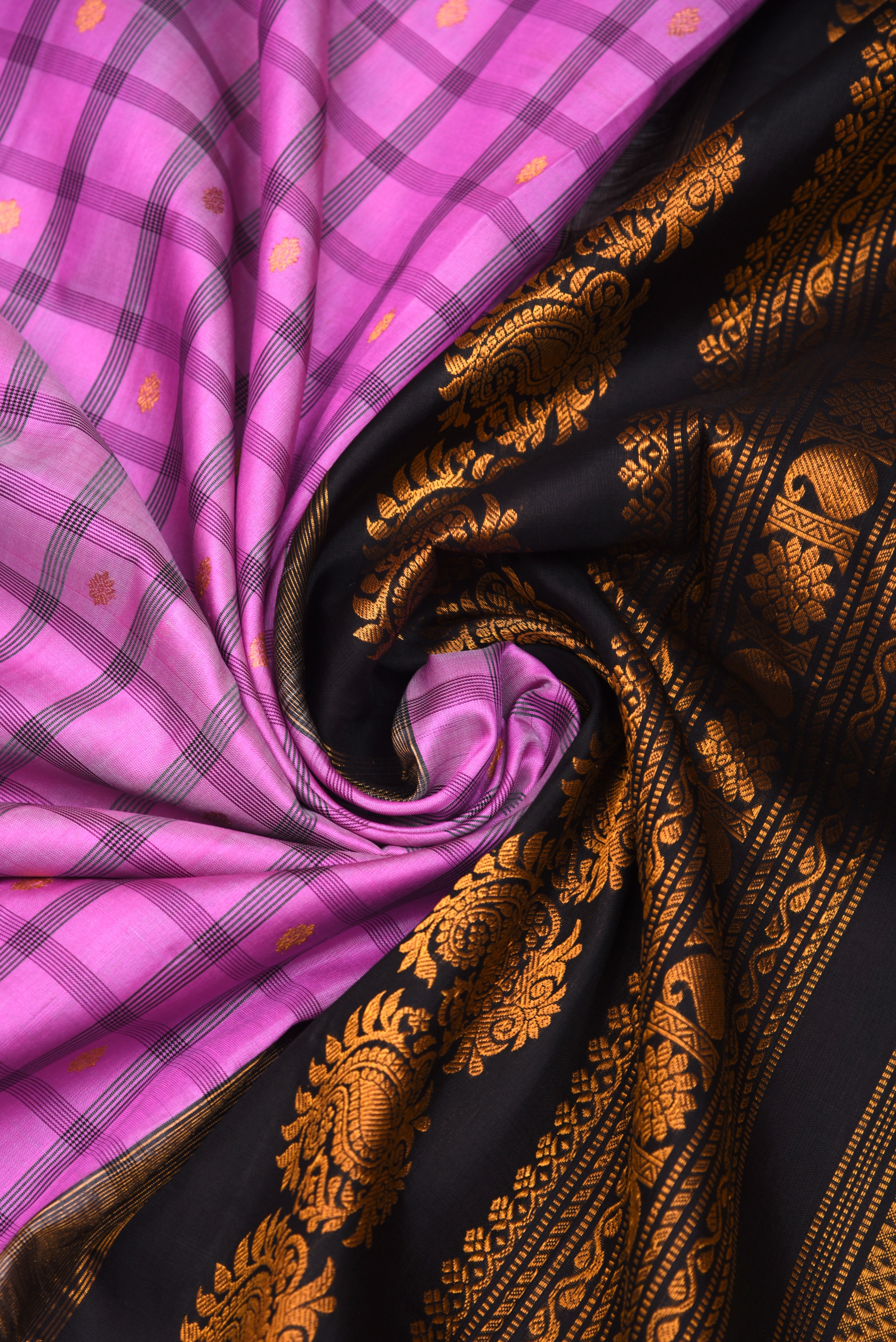 Kuttu Gadwal Pure Silk Handloom Saree