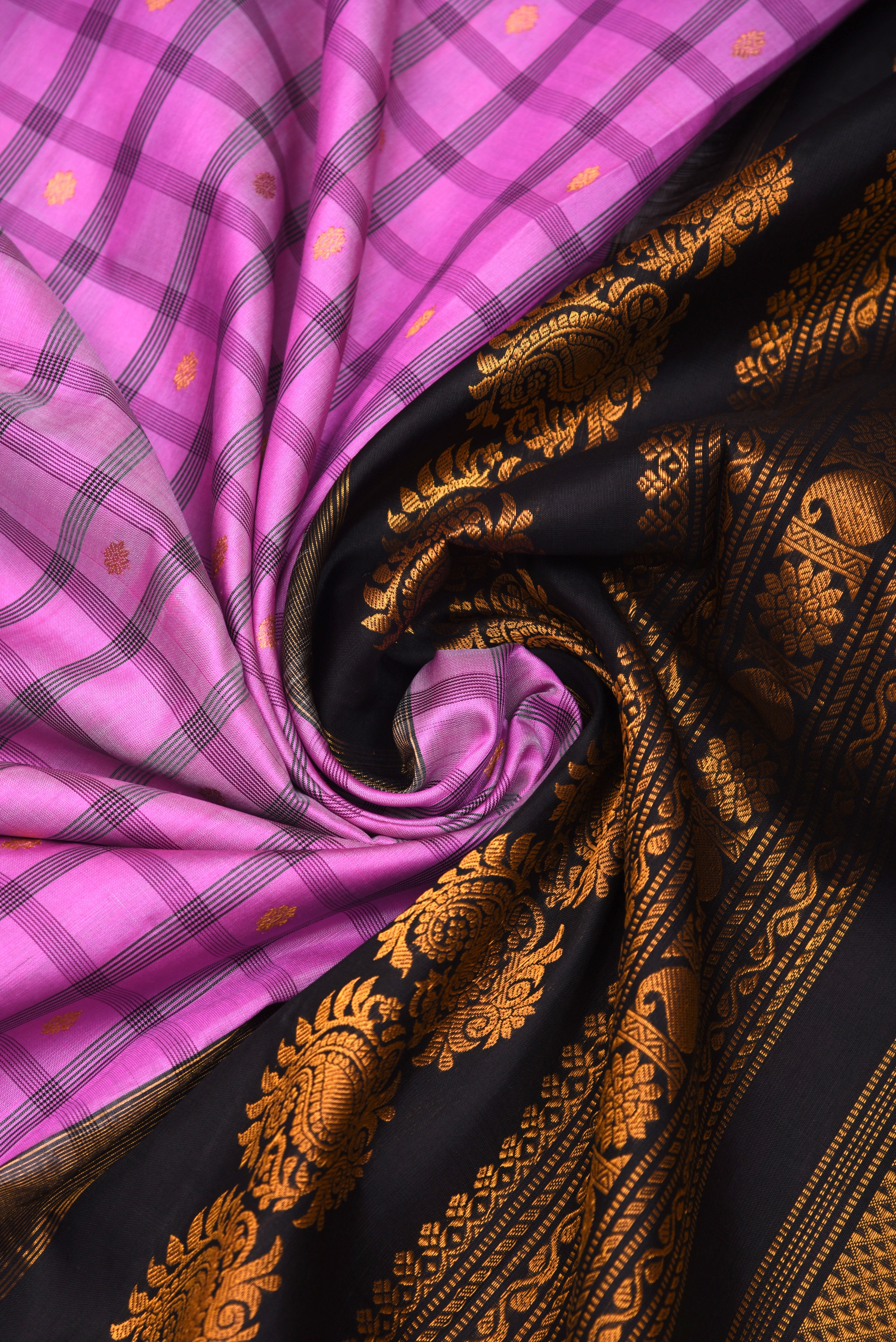 Kuttu Gadwal Pure Silk Handloom Saree