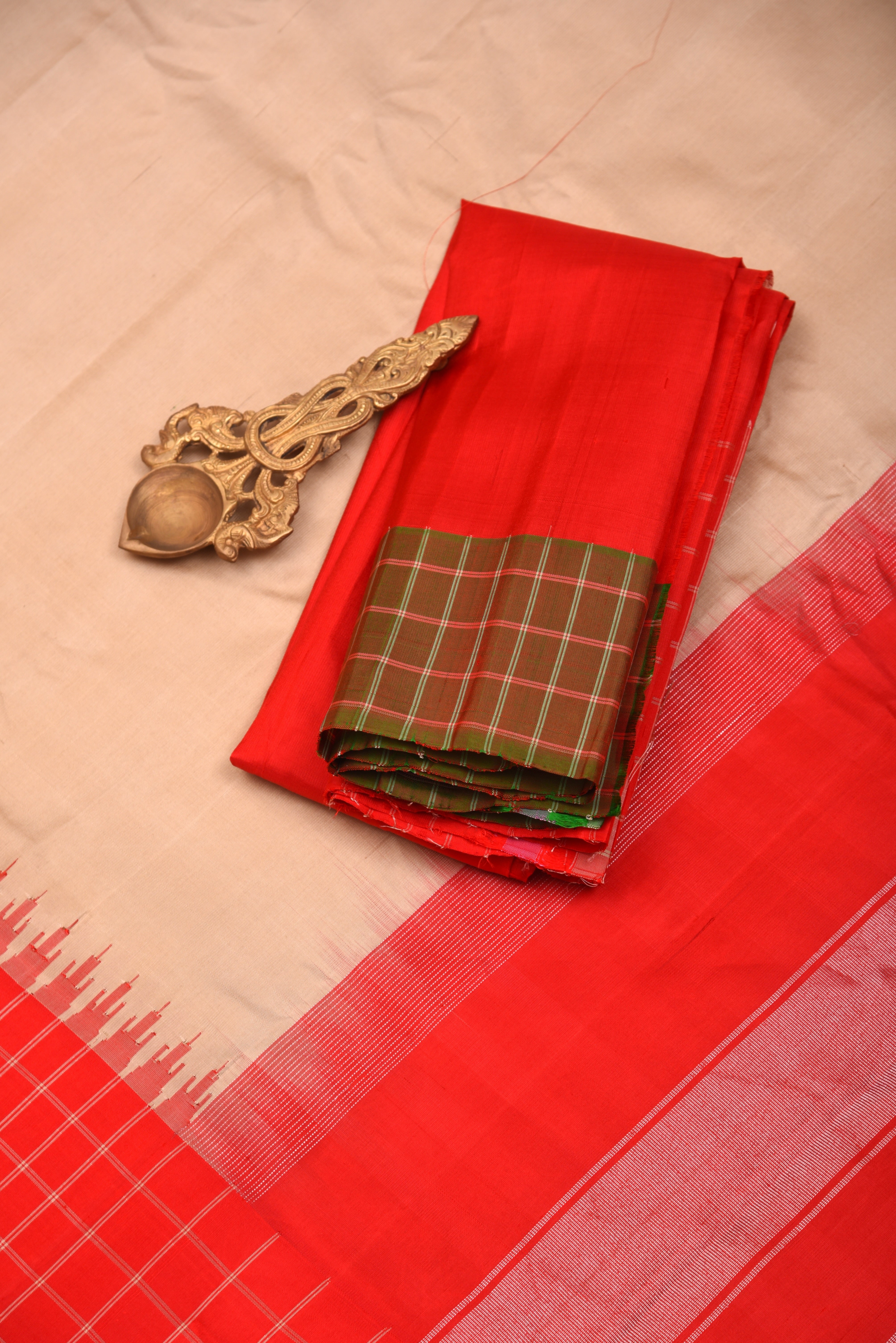 Kuttu Gadwal Pure Silk Handloom Saree