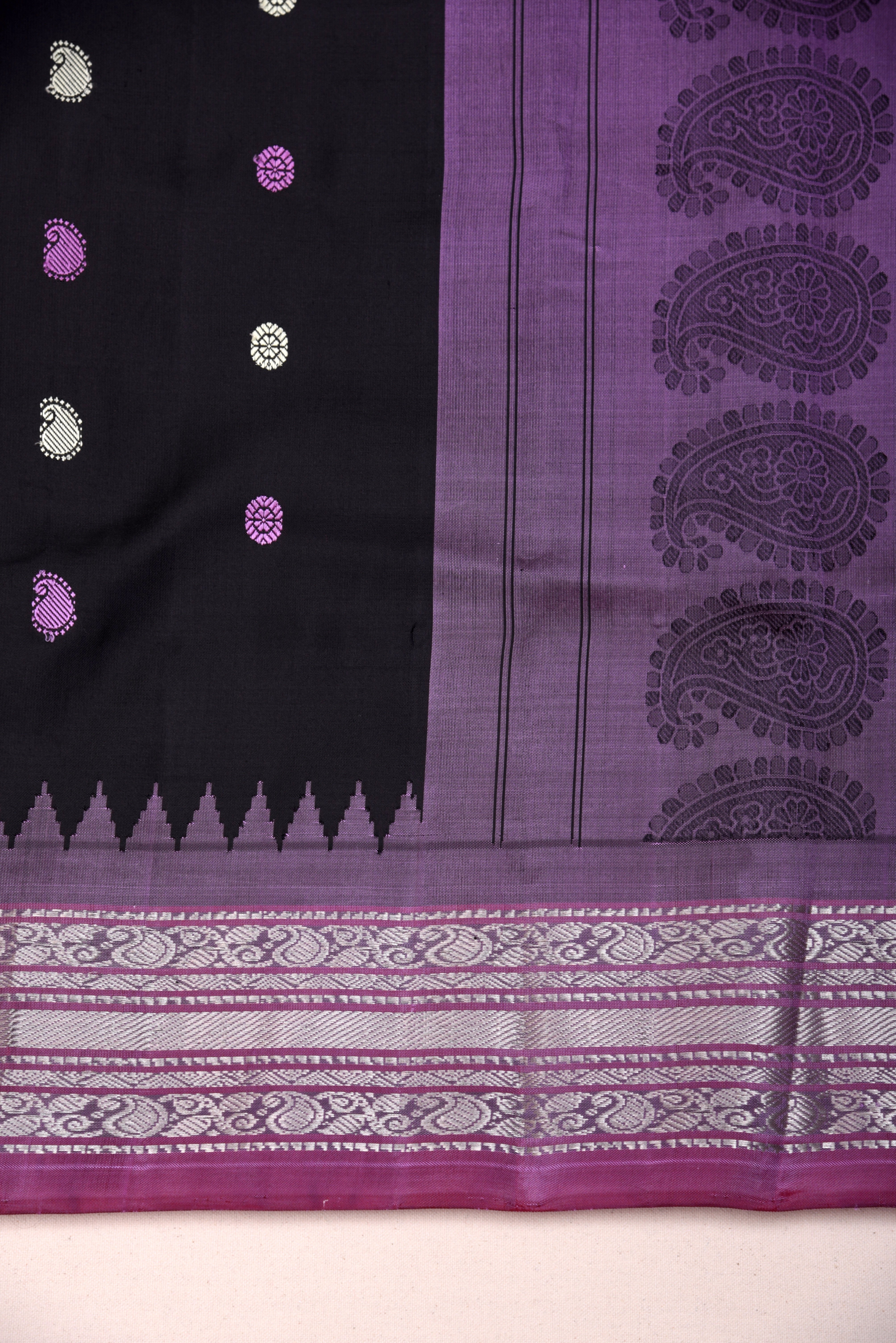 Kuttu Gadwal Pure Silk Handloom Saree