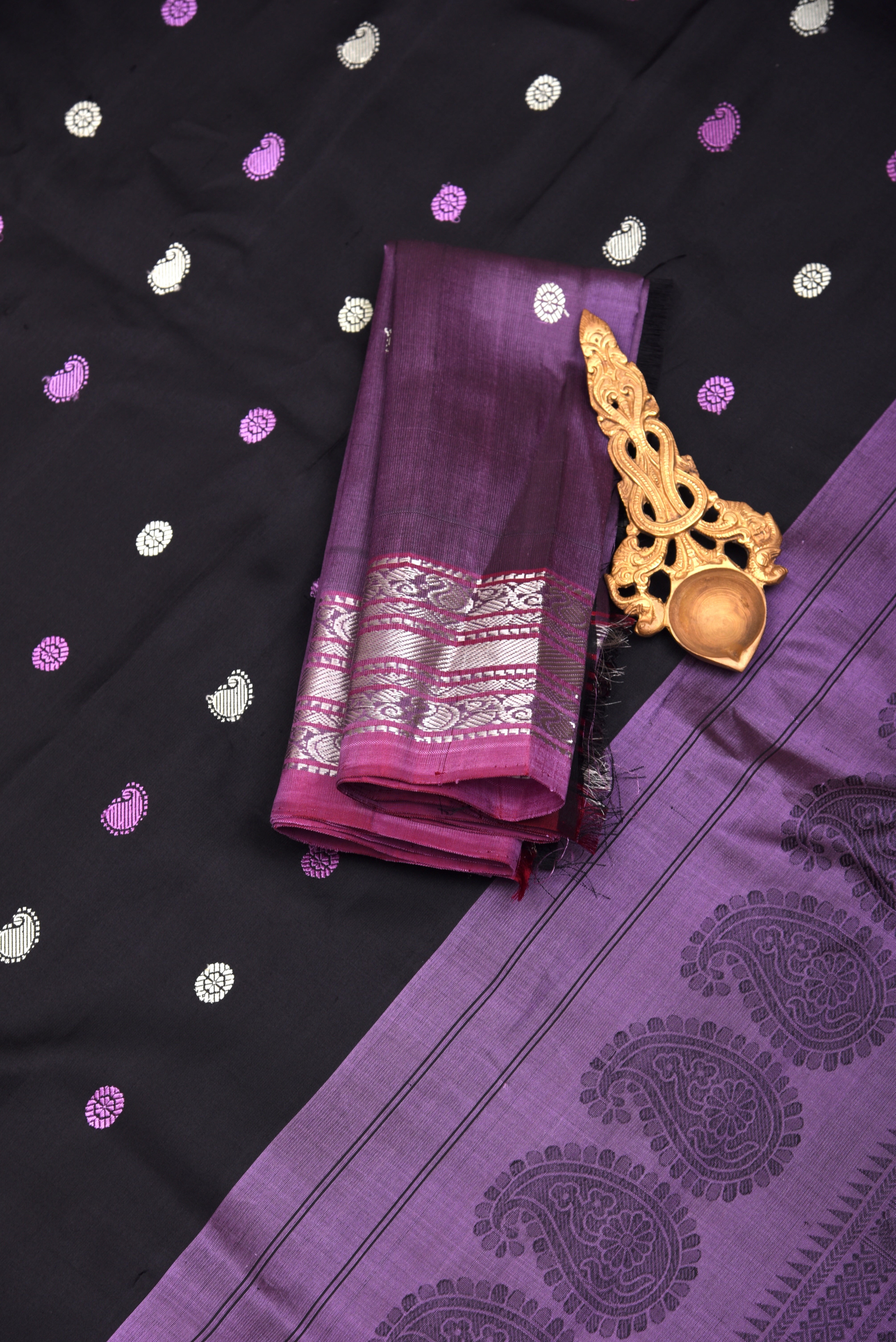 Kuttu Gadwal Pure Silk Handloom Saree