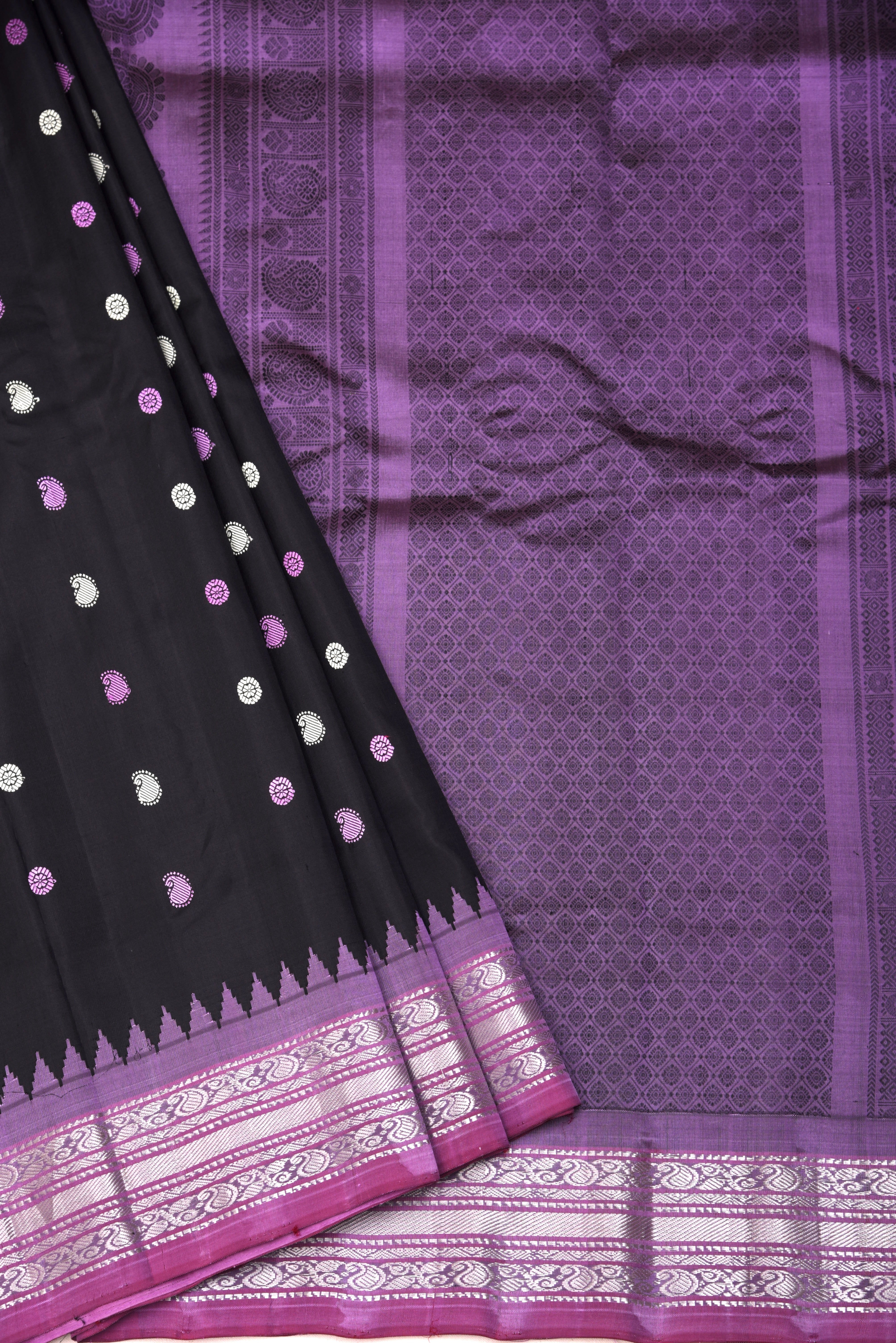 Kuttu Gadwal Pure Silk Handloom Saree