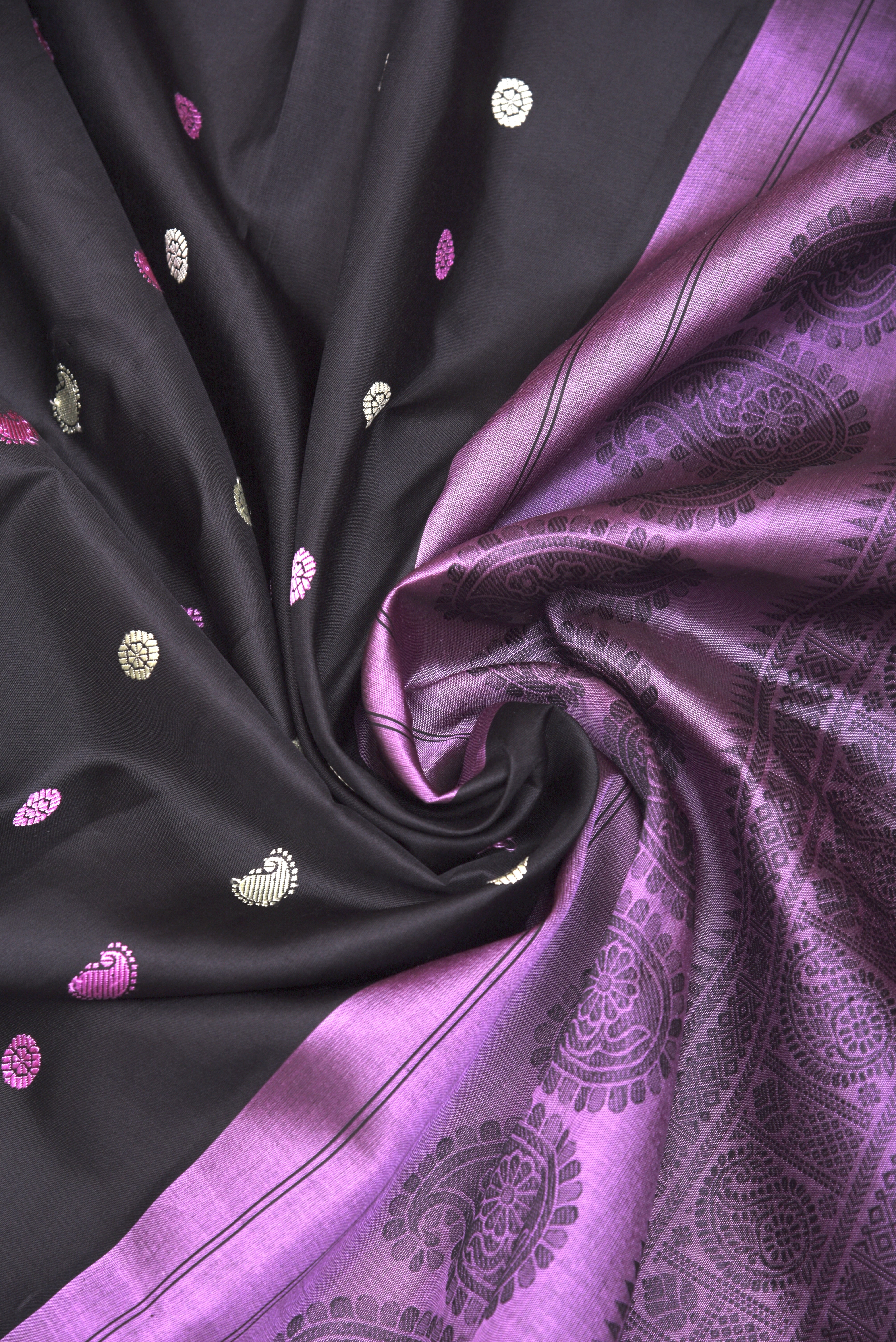 Kuttu Gadwal Pure Silk Handloom Saree