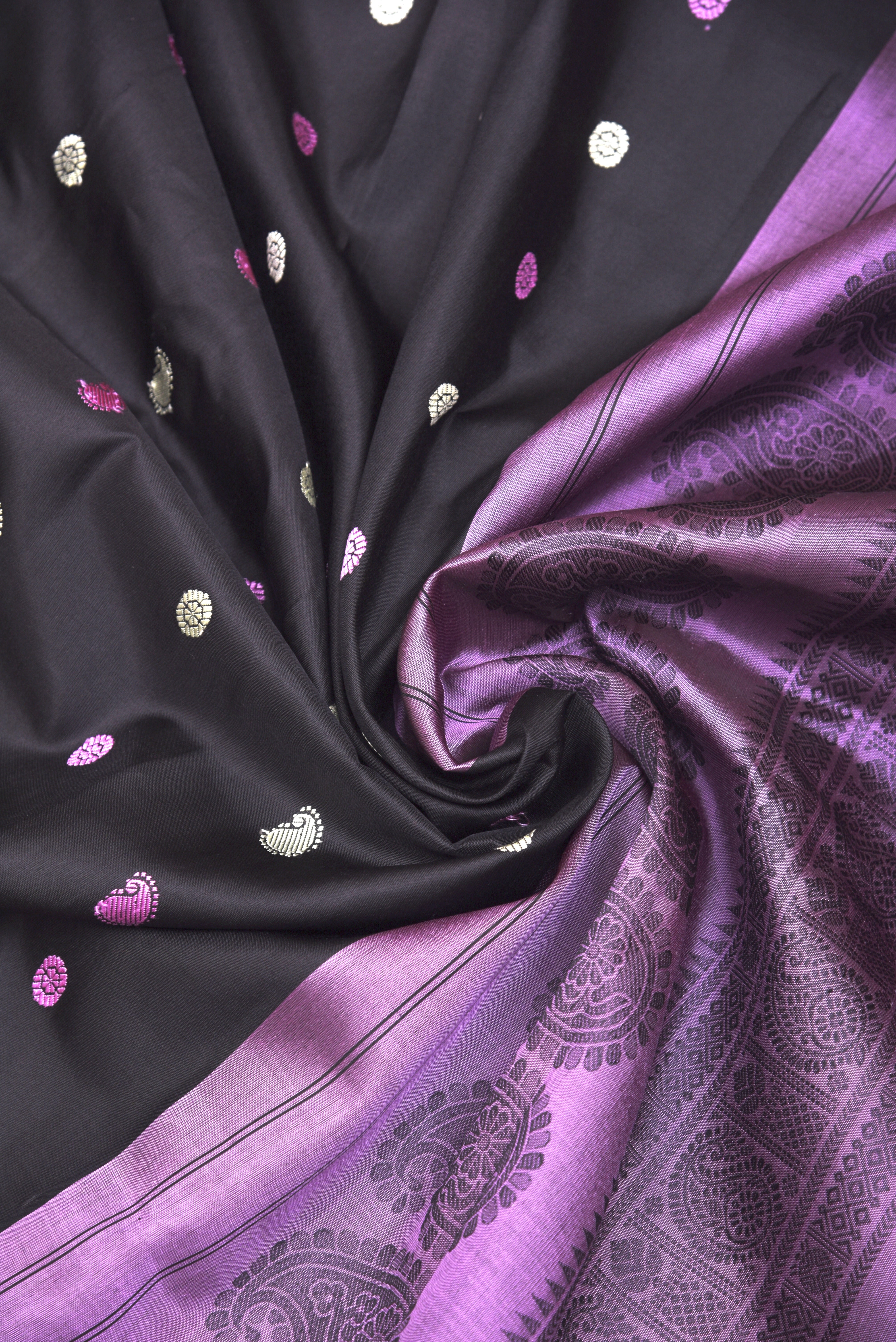 Kuttu Gadwal Pure Silk Handloom Saree
