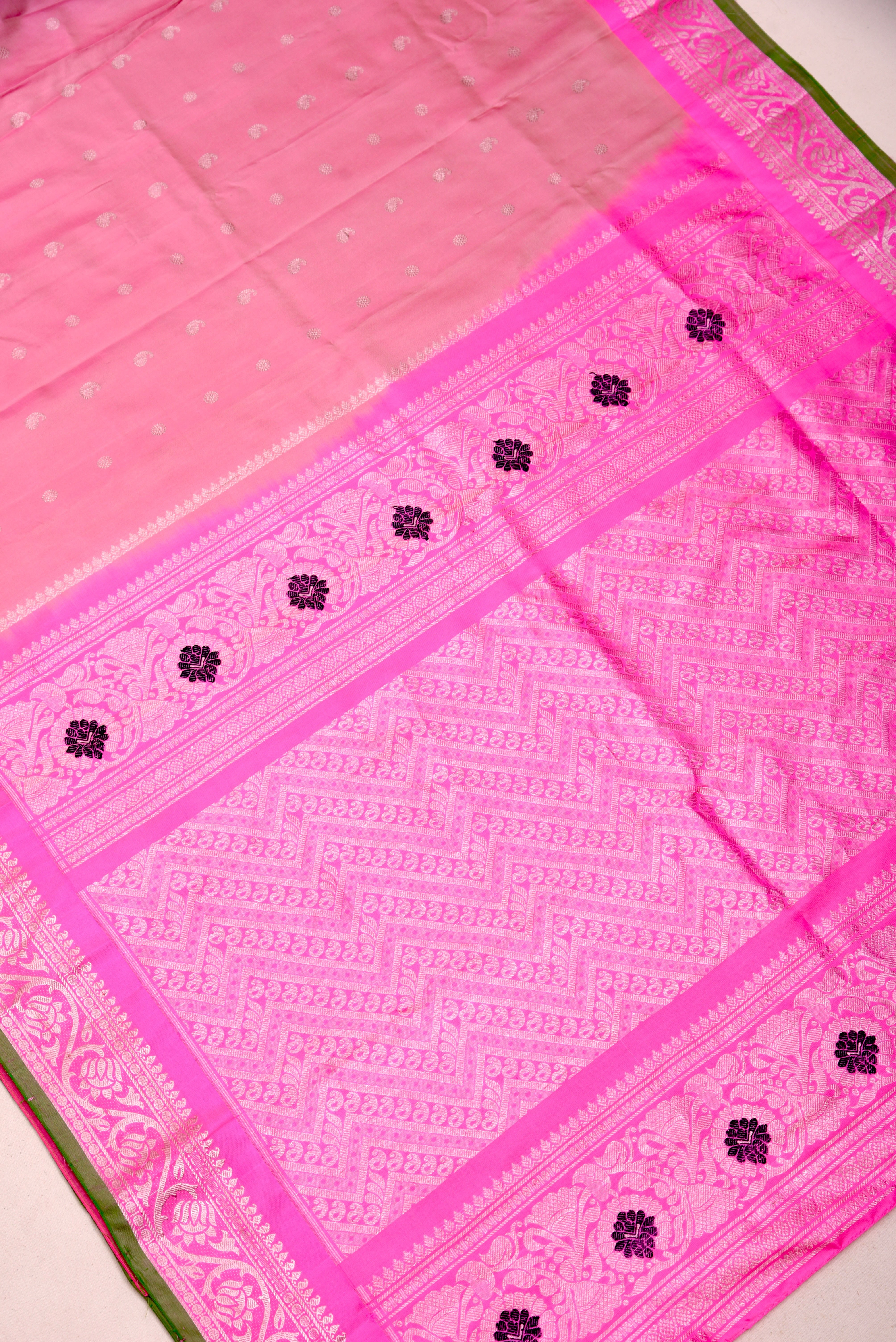 Kuttu Gadwal Pure Silk Handloom Saree