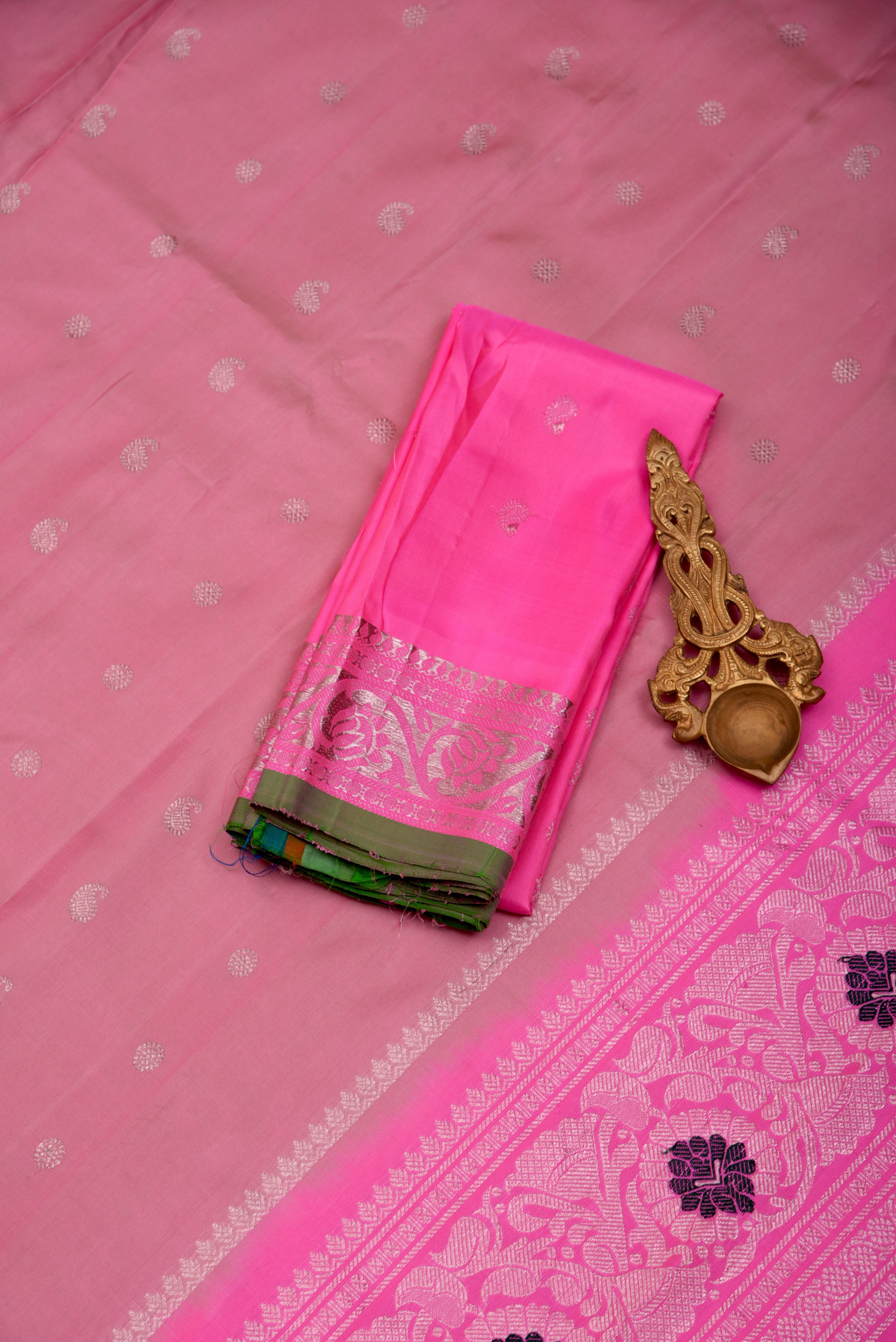 Kuttu Gadwal Pure Silk Handloom Saree