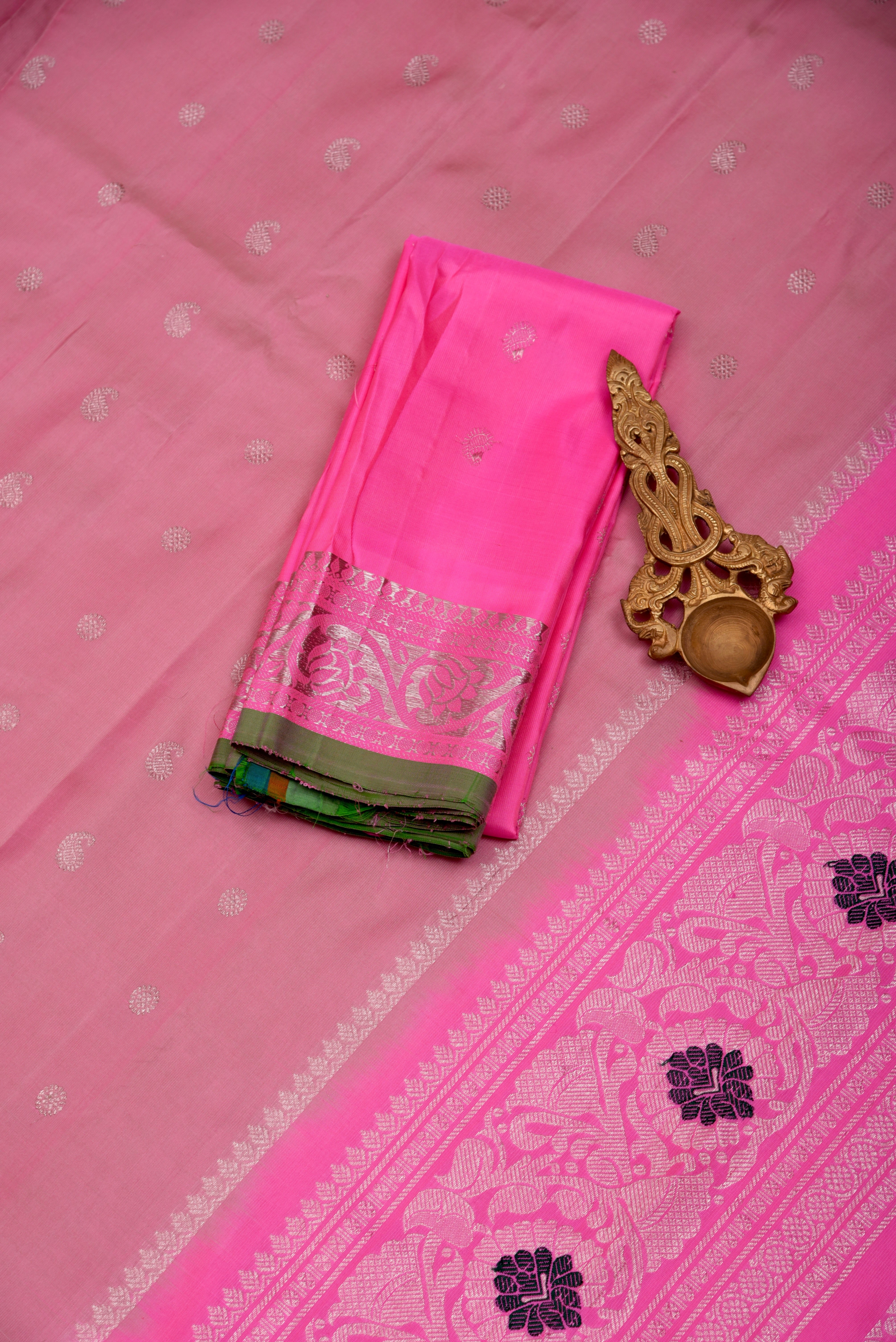 Kuttu Gadwal Pure Silk Handloom Saree