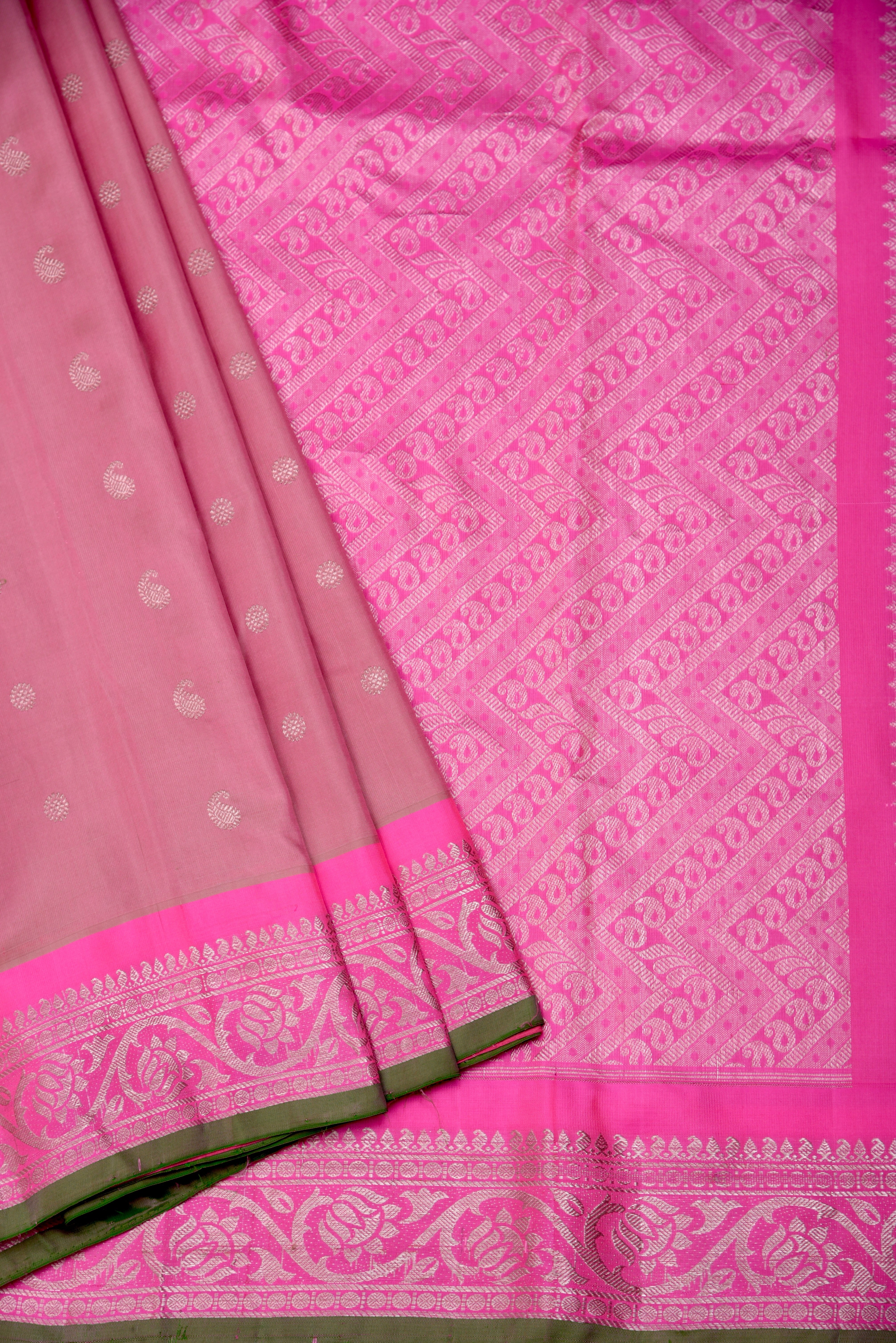 Kuttu Gadwal Pure Silk Handloom Saree