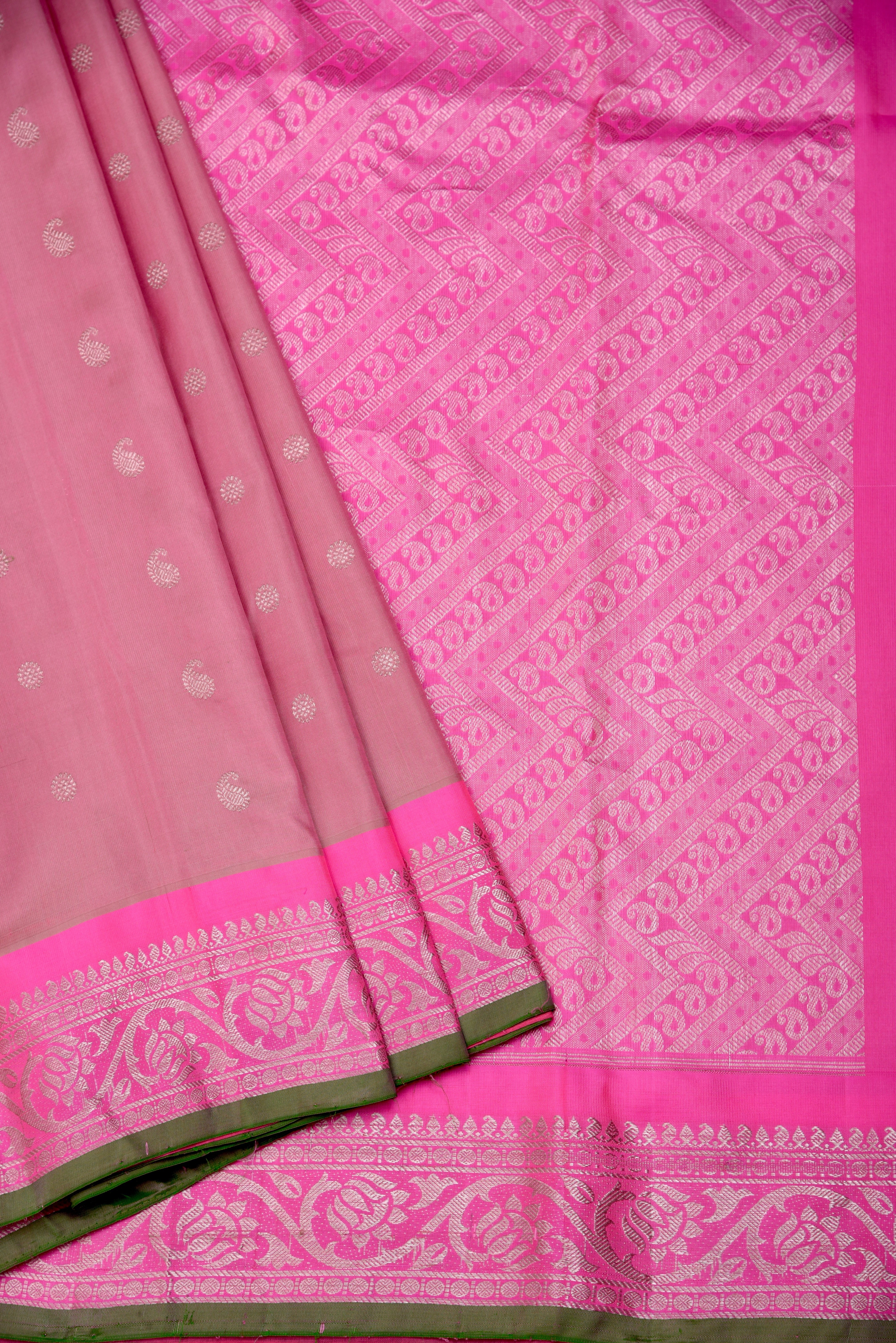 Kuttu Gadwal Pure Silk Handloom Saree
