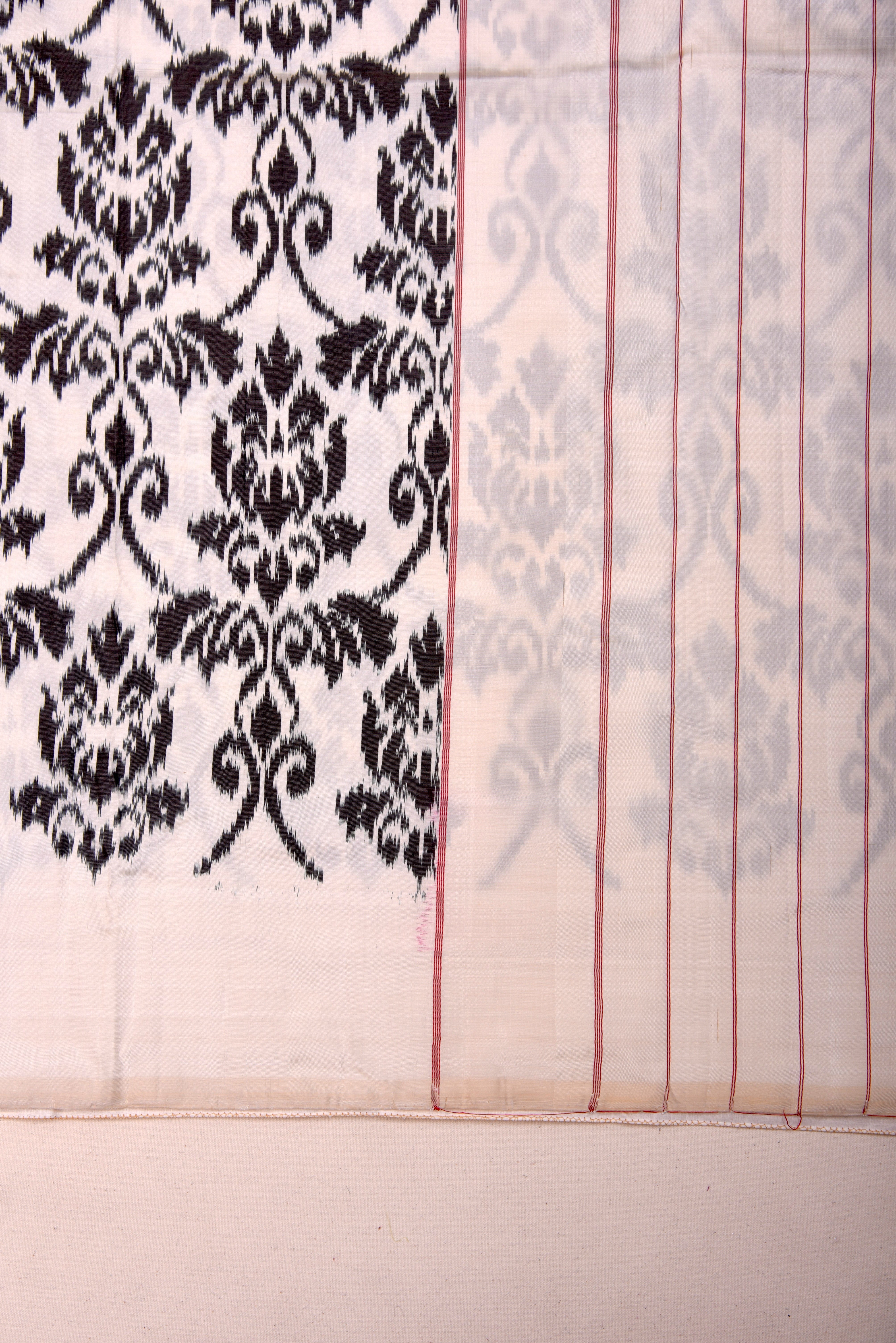 Pochumpalli Ikkat Pure Silk Handloom Saree
