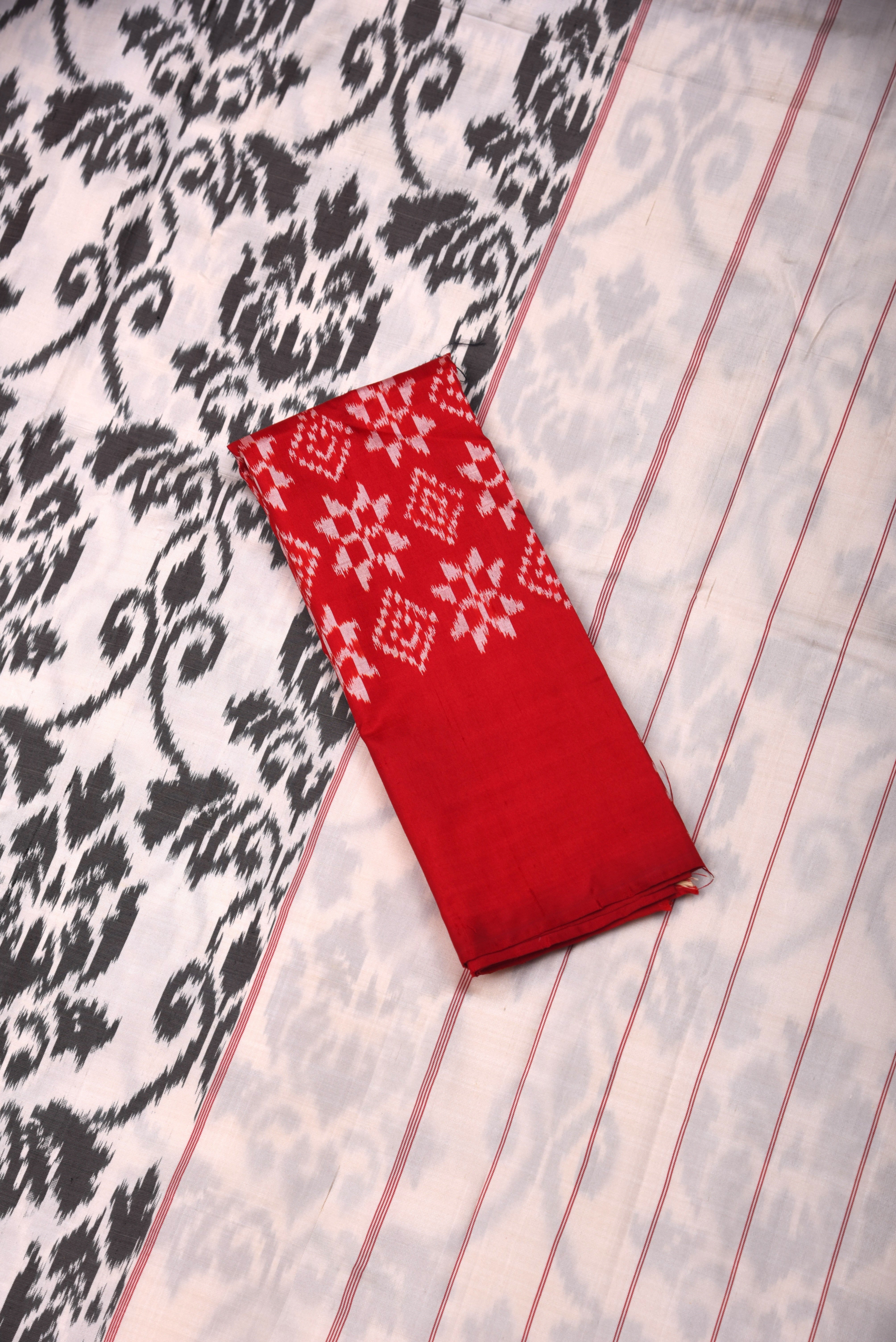 Pochumpalli Ikkat Pure Silk Handloom Saree