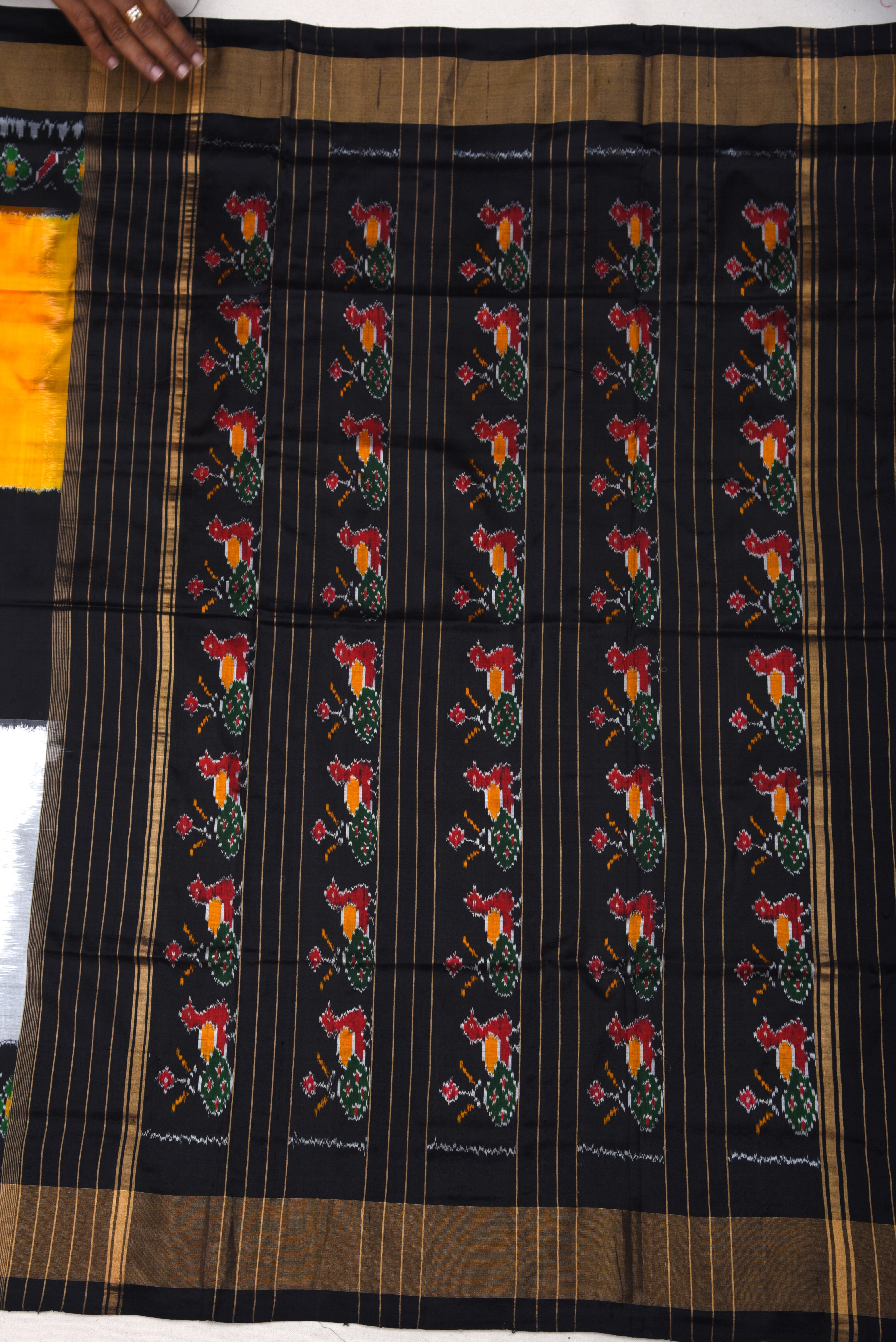 Pochumpalli Ikkat Pure Silk Handloom Saree