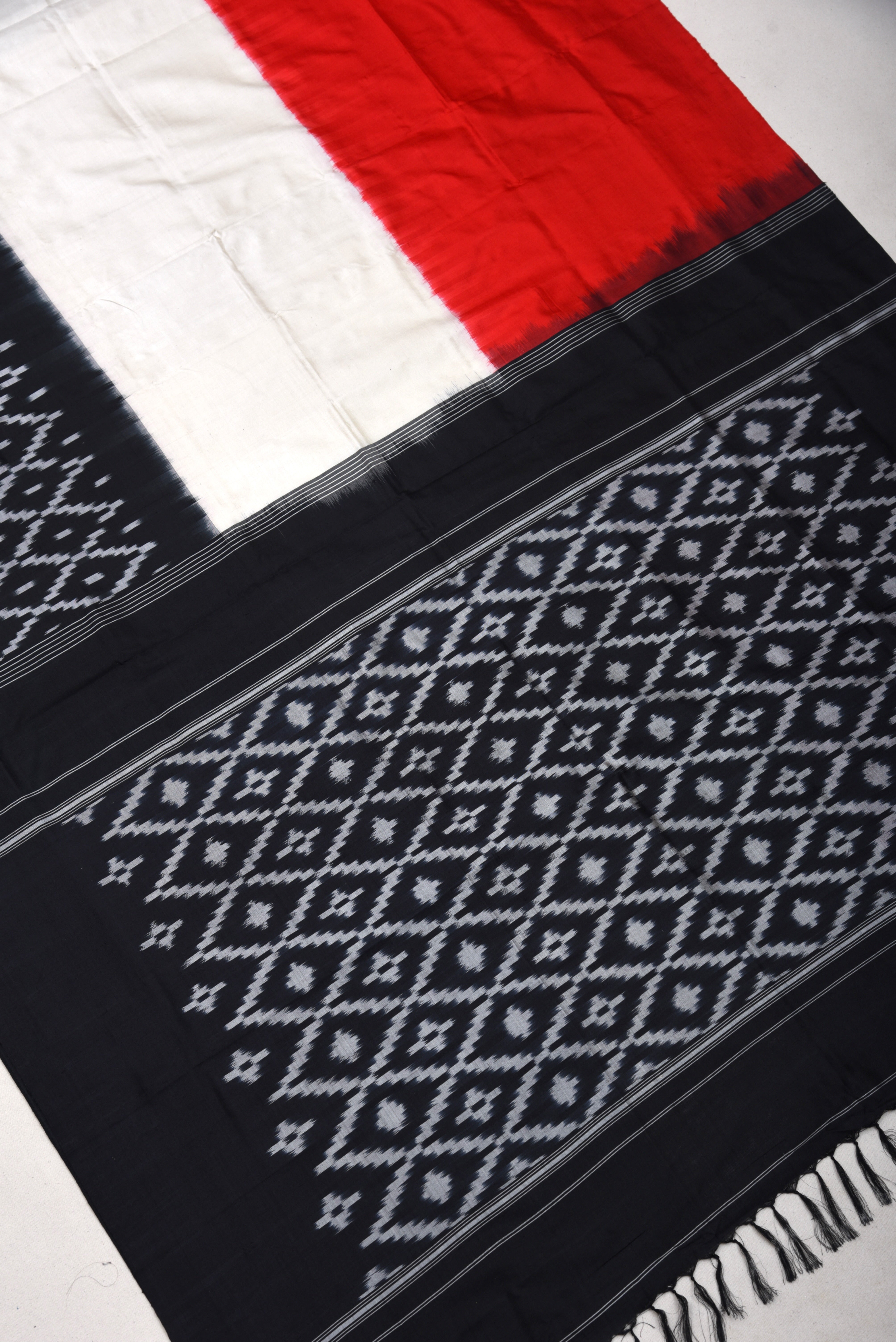 Pochumpalli Ikkat Pure Silk Handloom Saree