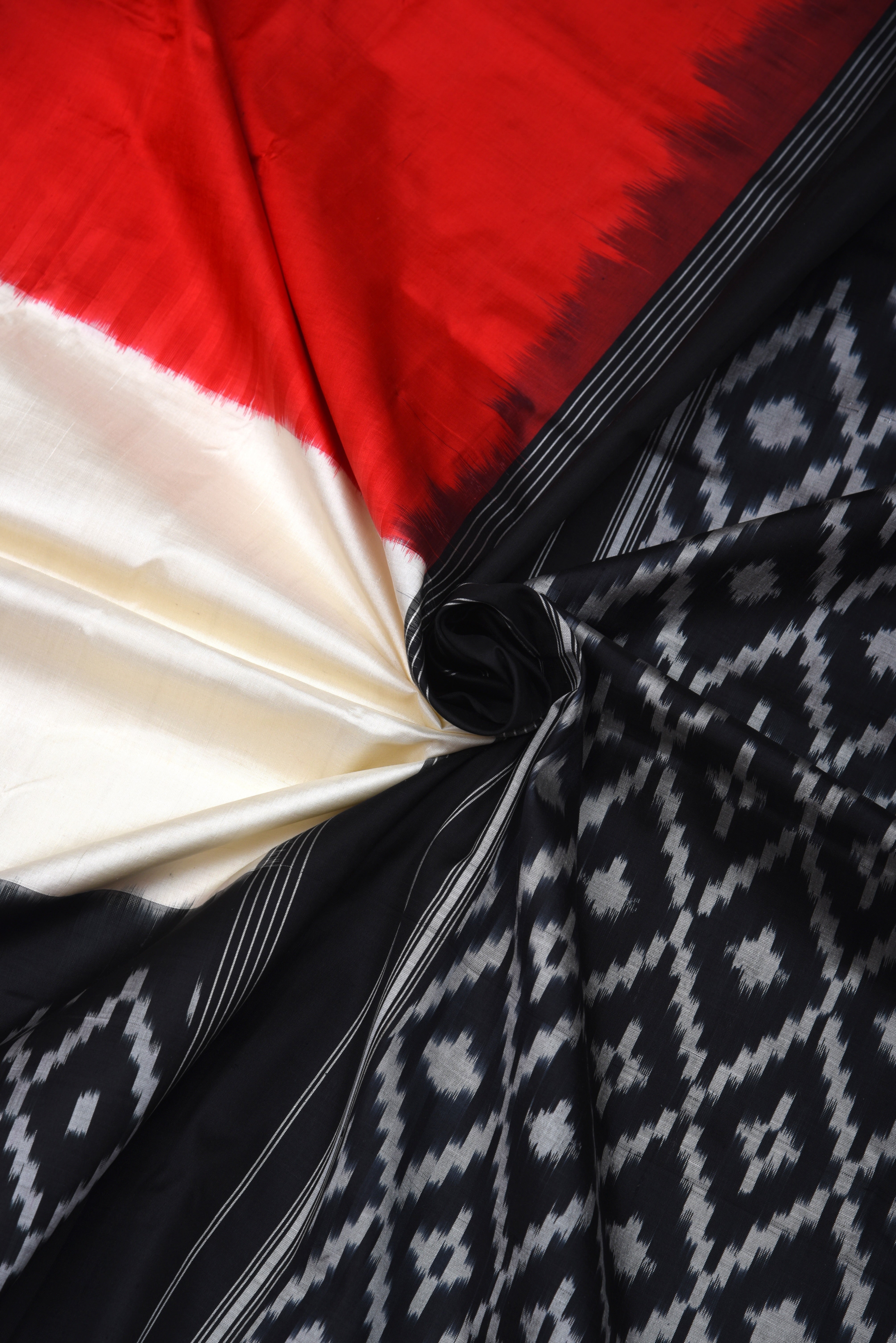 Pochumpalli Ikkat Pure Silk Handloom Saree