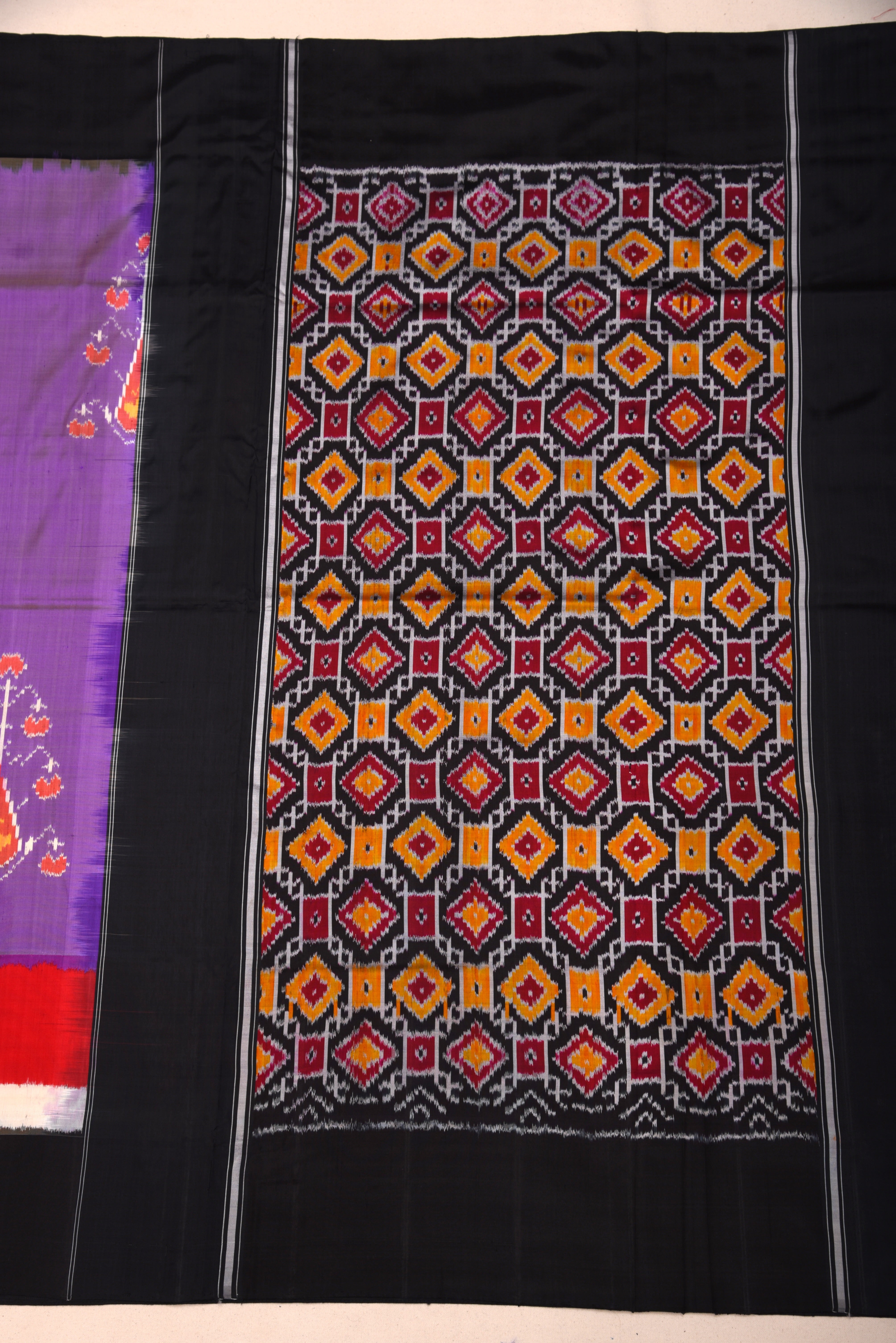 Pochumpalli Ikkat Pure Silk Handloom Saree