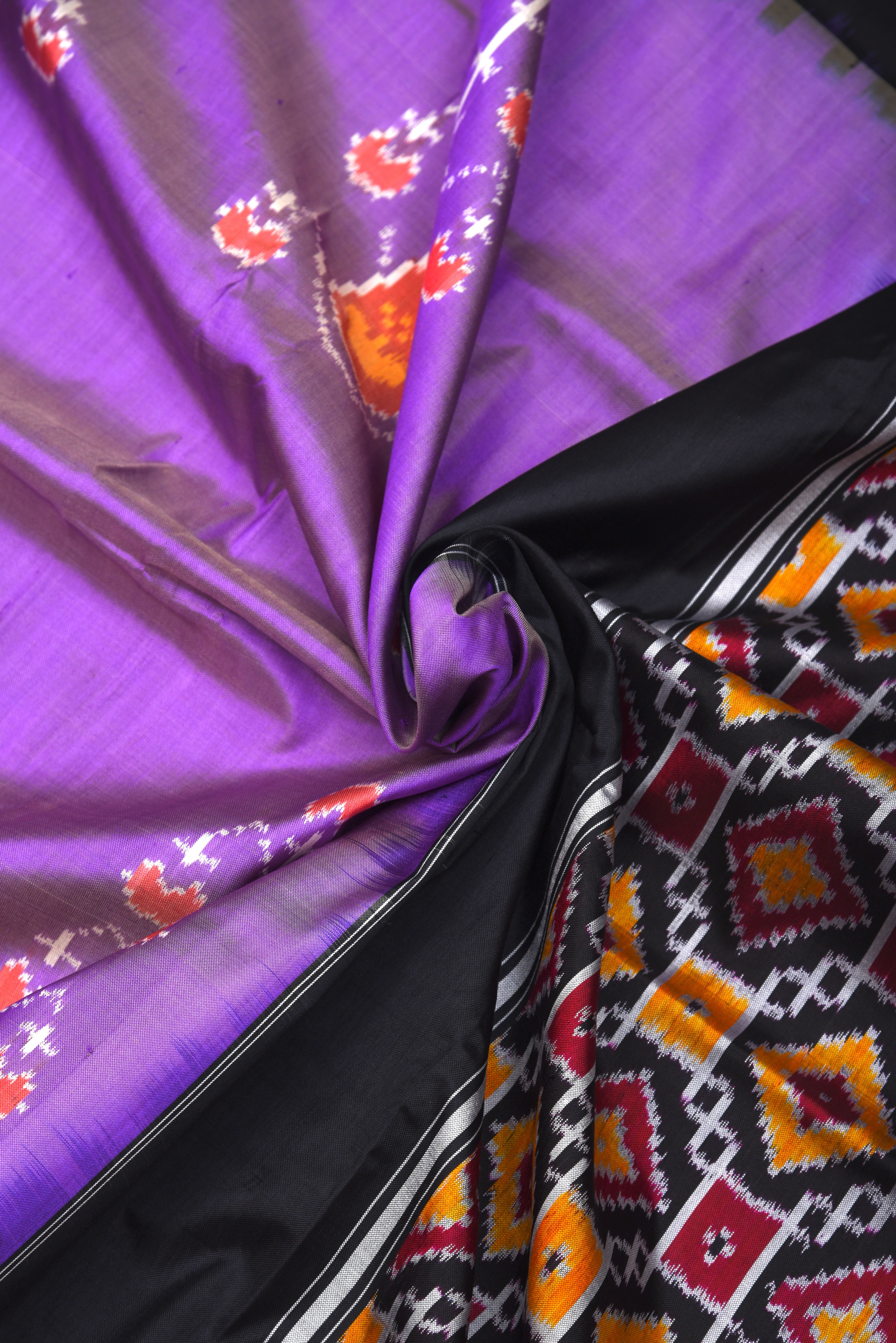 Pochumpalli Ikkat Pure Silk Handloom Saree