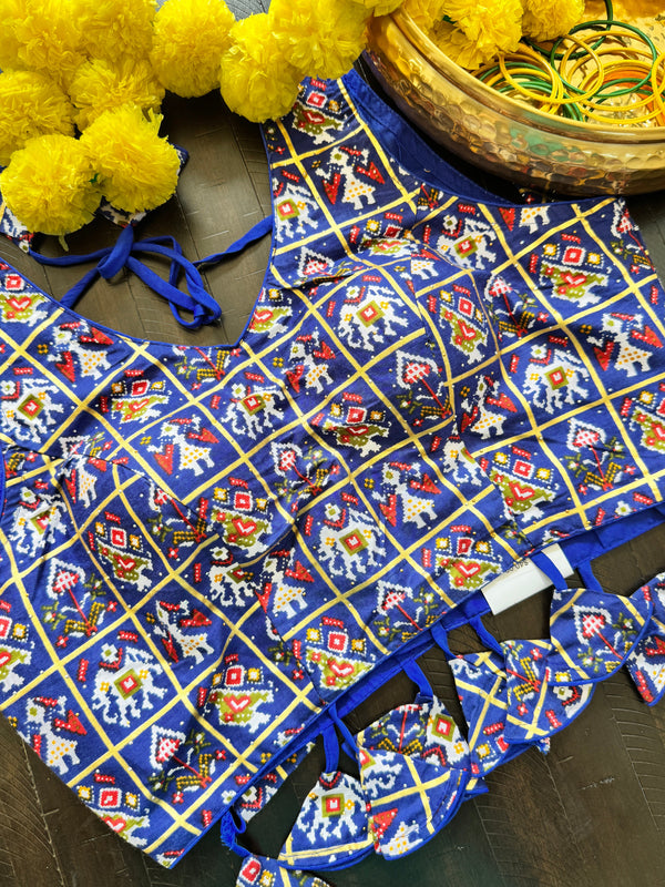 Readymade Padded Patola printed raw silk back hooks sleeveless blouse