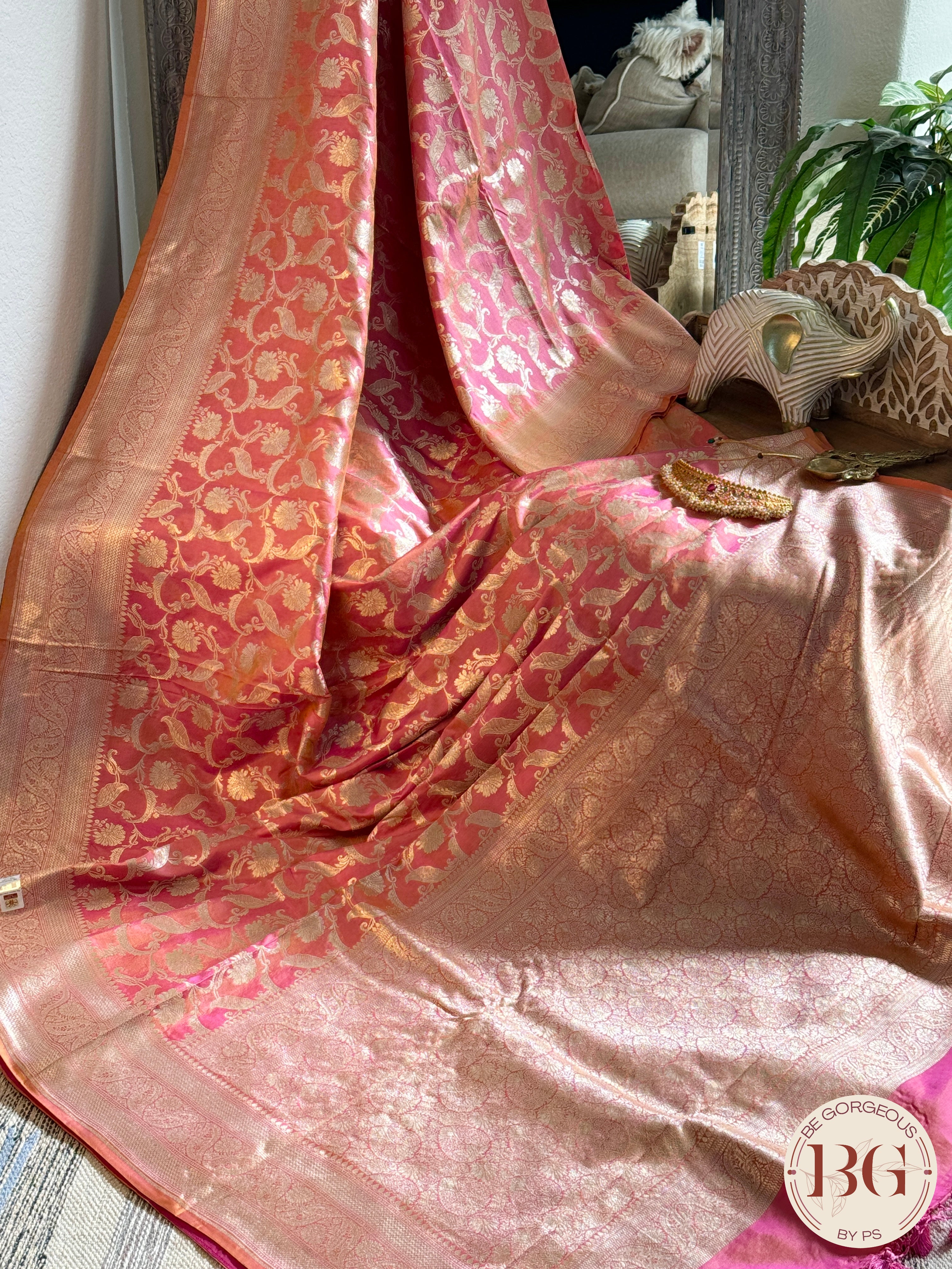 Pure Banarasi Handloom Katan Silk Contrast Border Pallu Golden Zari Cutwork Weaving Saree - Pink Orange
Silkmark certfiied