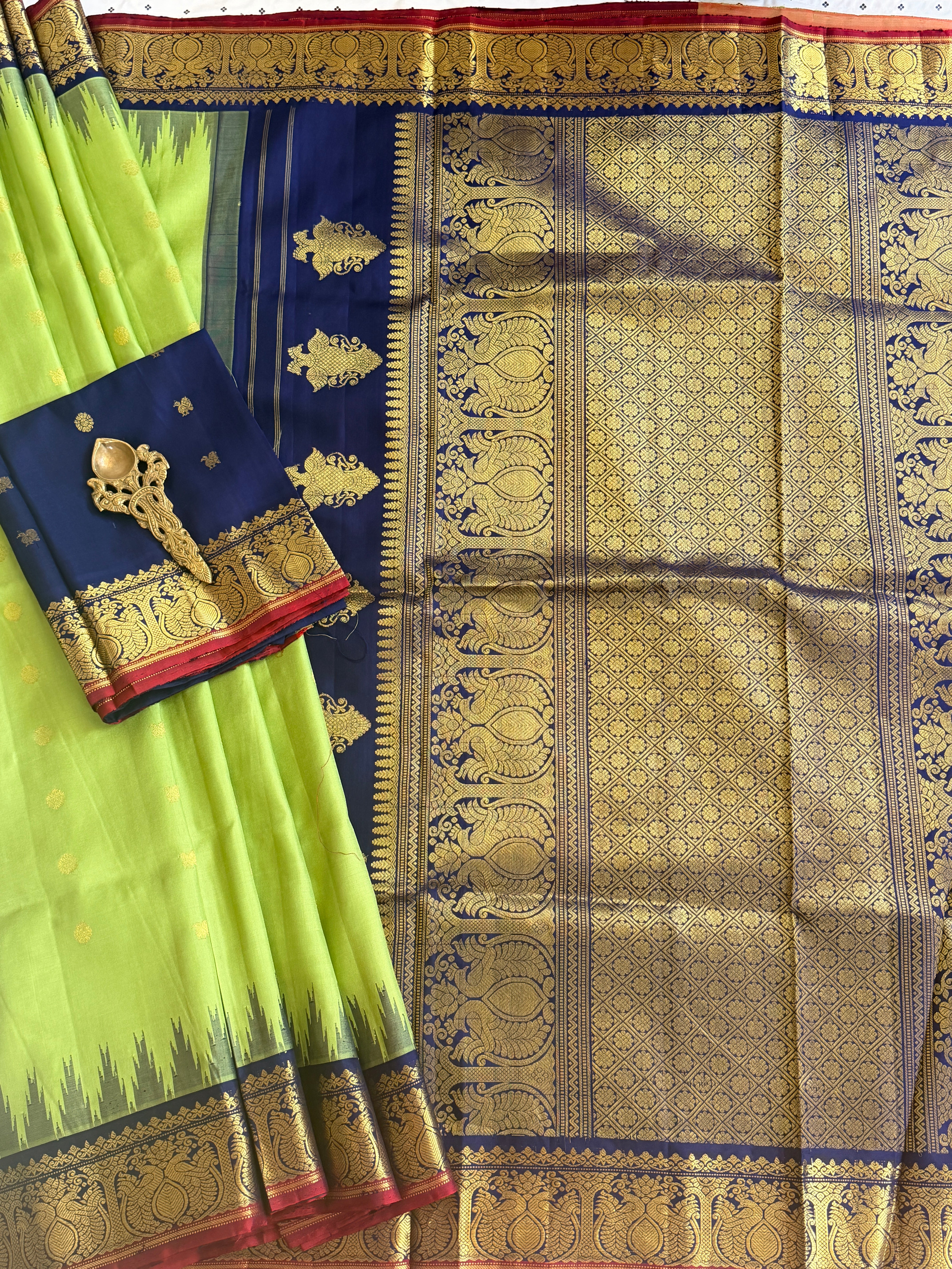 Kuttu Gadwal Pure Silk Handloom Saree