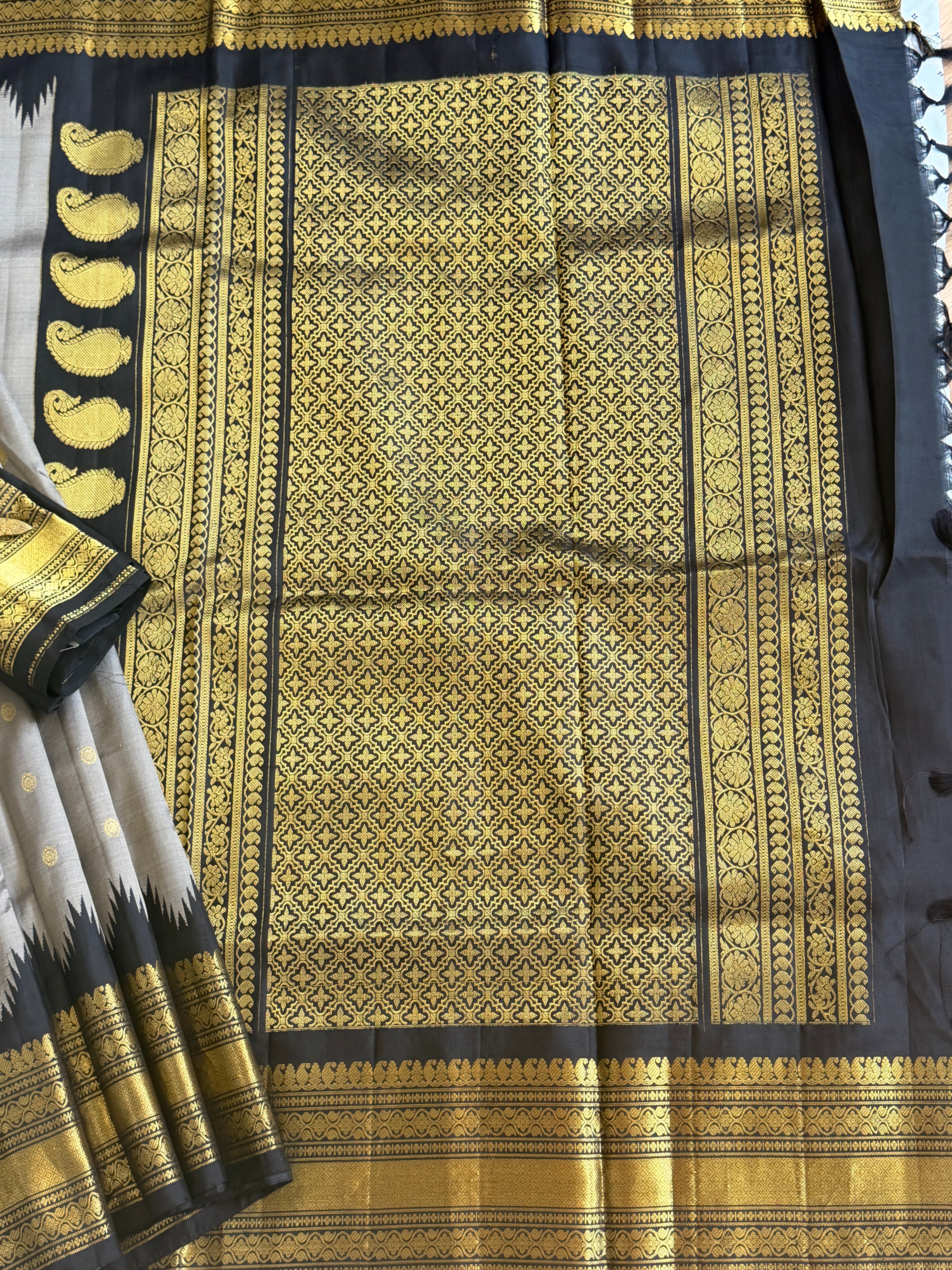 Kuttu Gadwal Pure Silk Handloom Saree