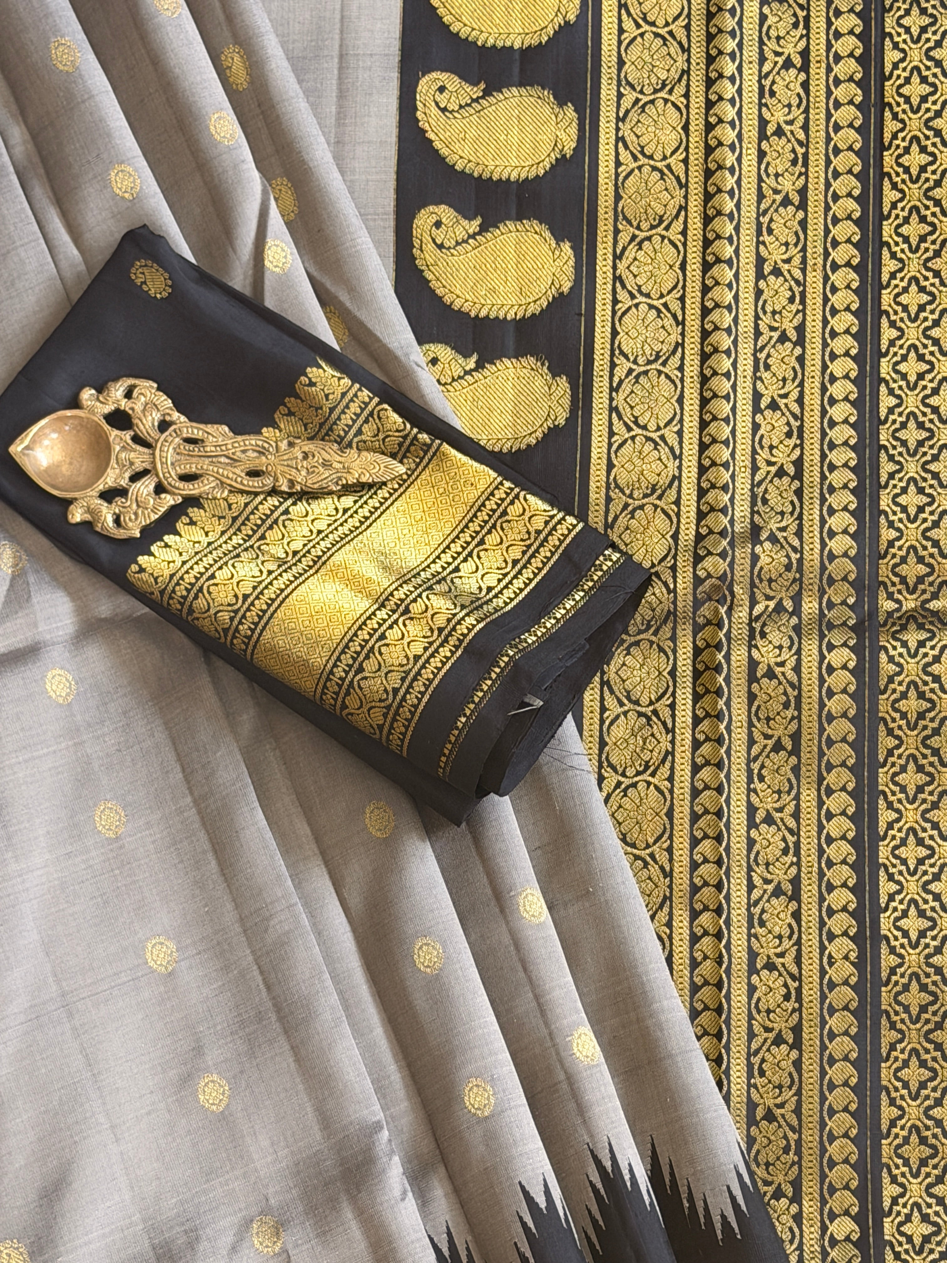 Kuttu Gadwal Pure Silk Handloom Saree
